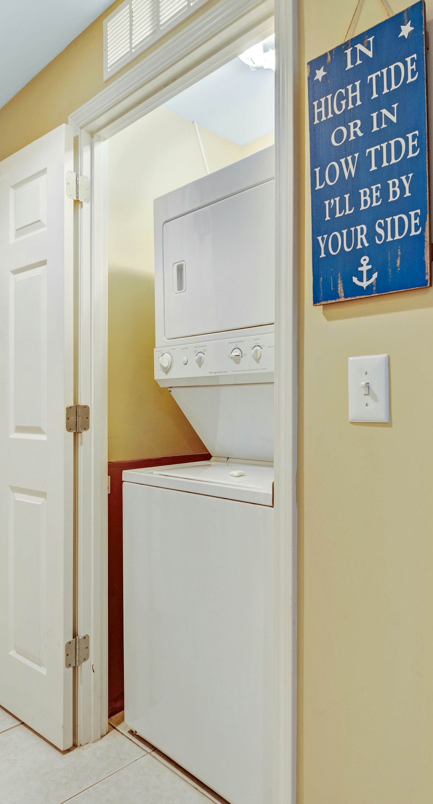 Gulf front condo with resort amenities, snack bar, and Lazy River