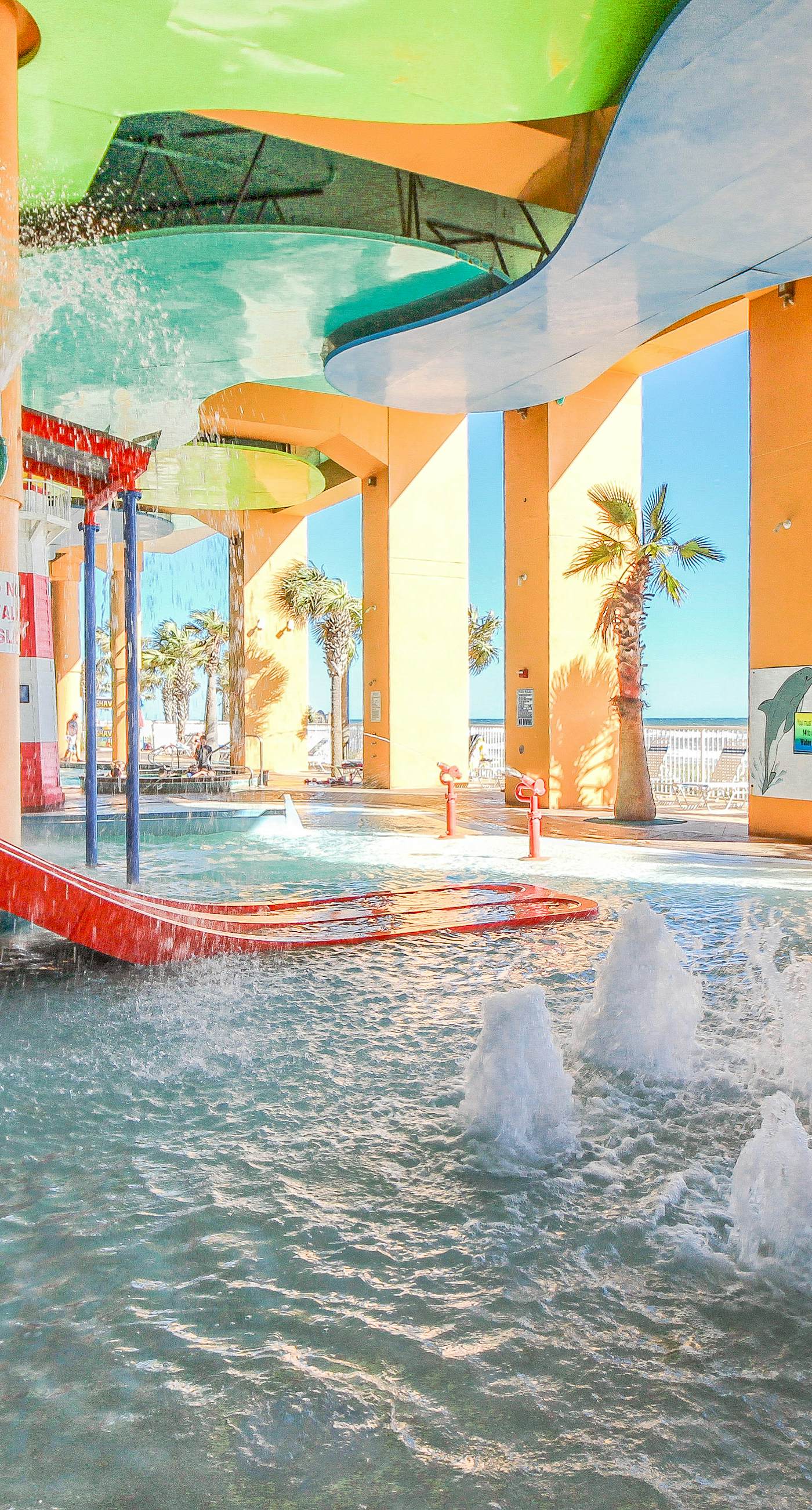 Gulf front condo with resort amenities, snack bar, and Lazy River