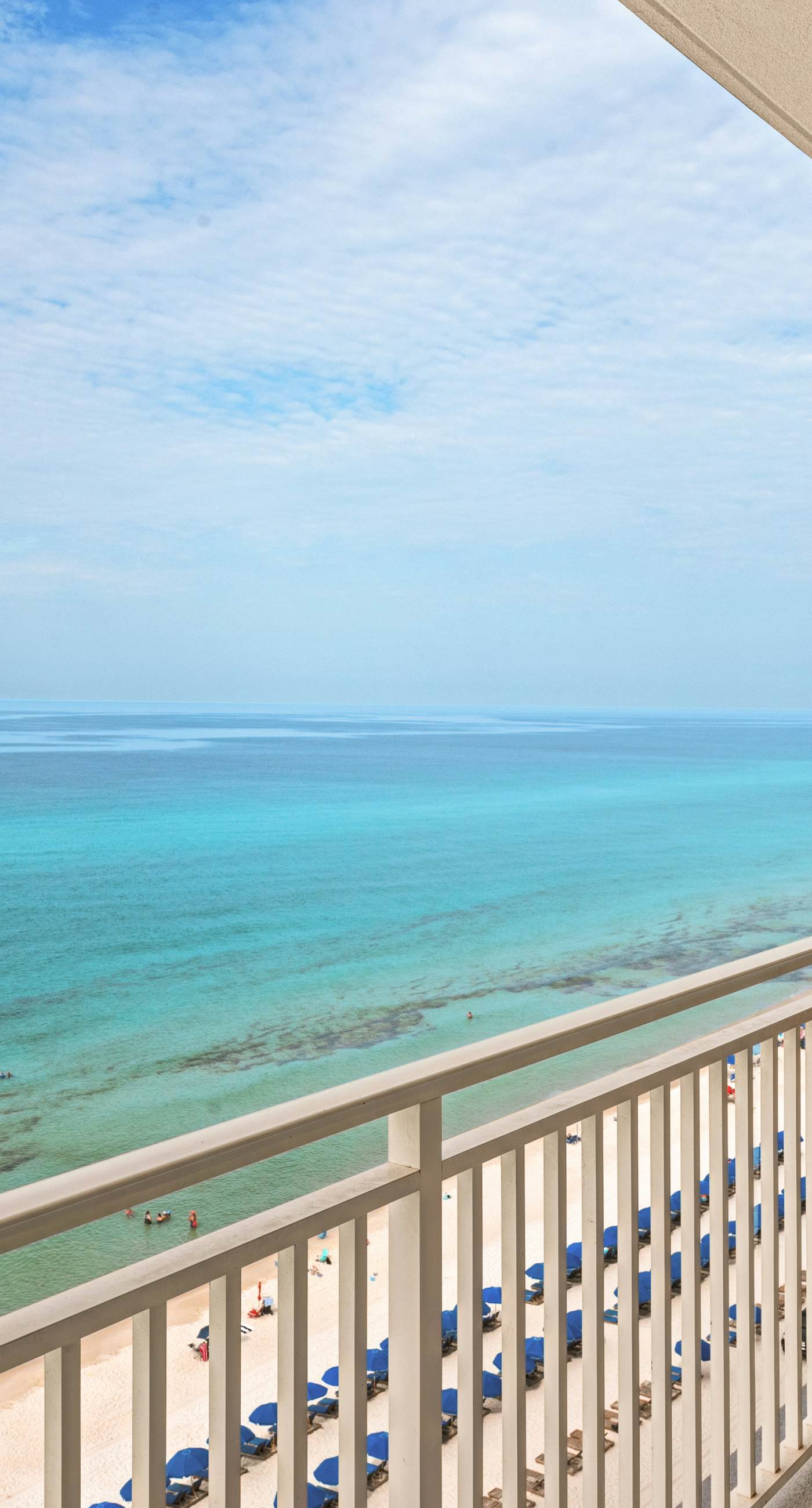 Gulf front condo with resort amenities, snack bar, and Lazy River