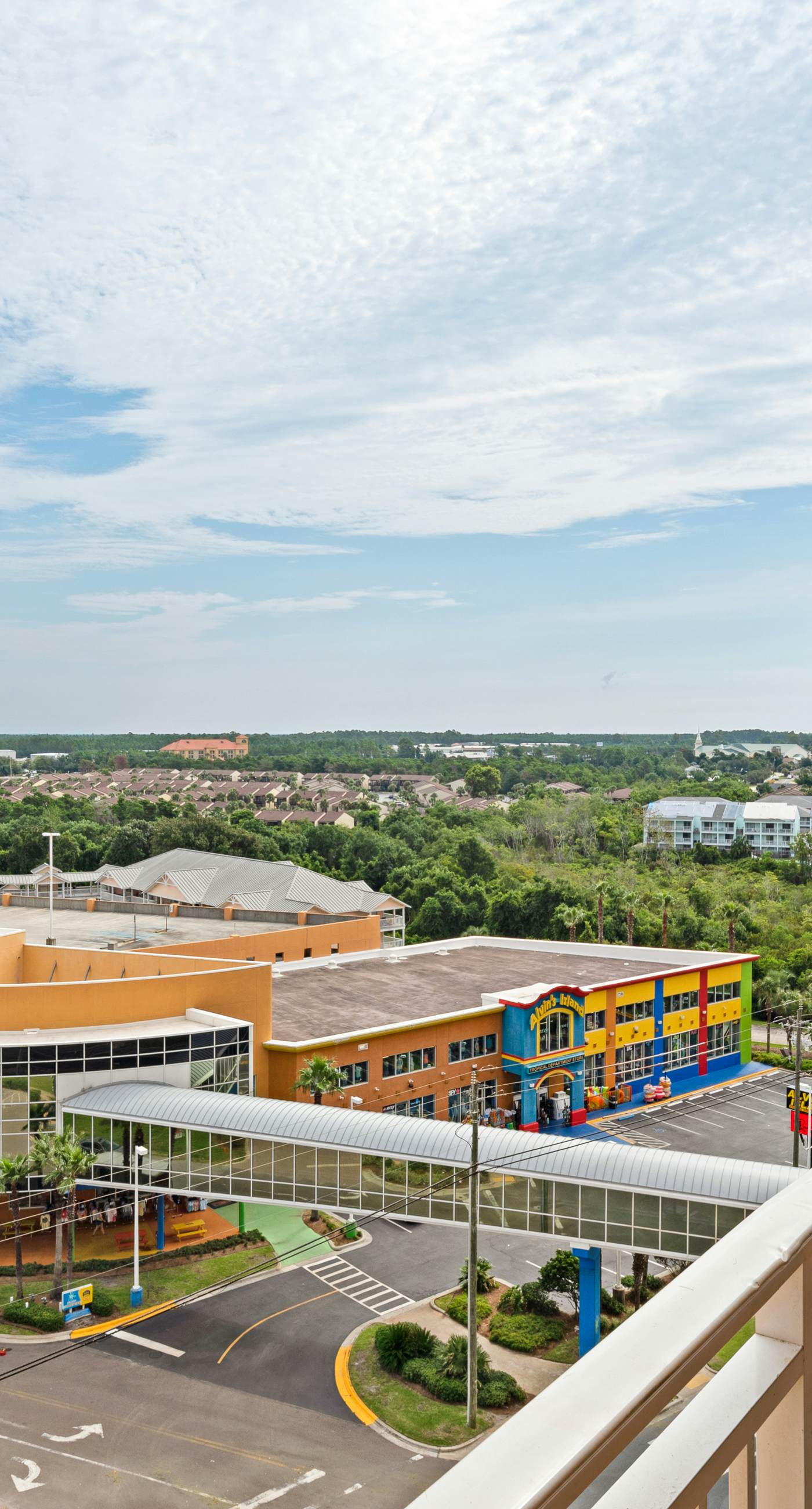 Gulf front condo with resort amenities, snack bar, and Lazy River