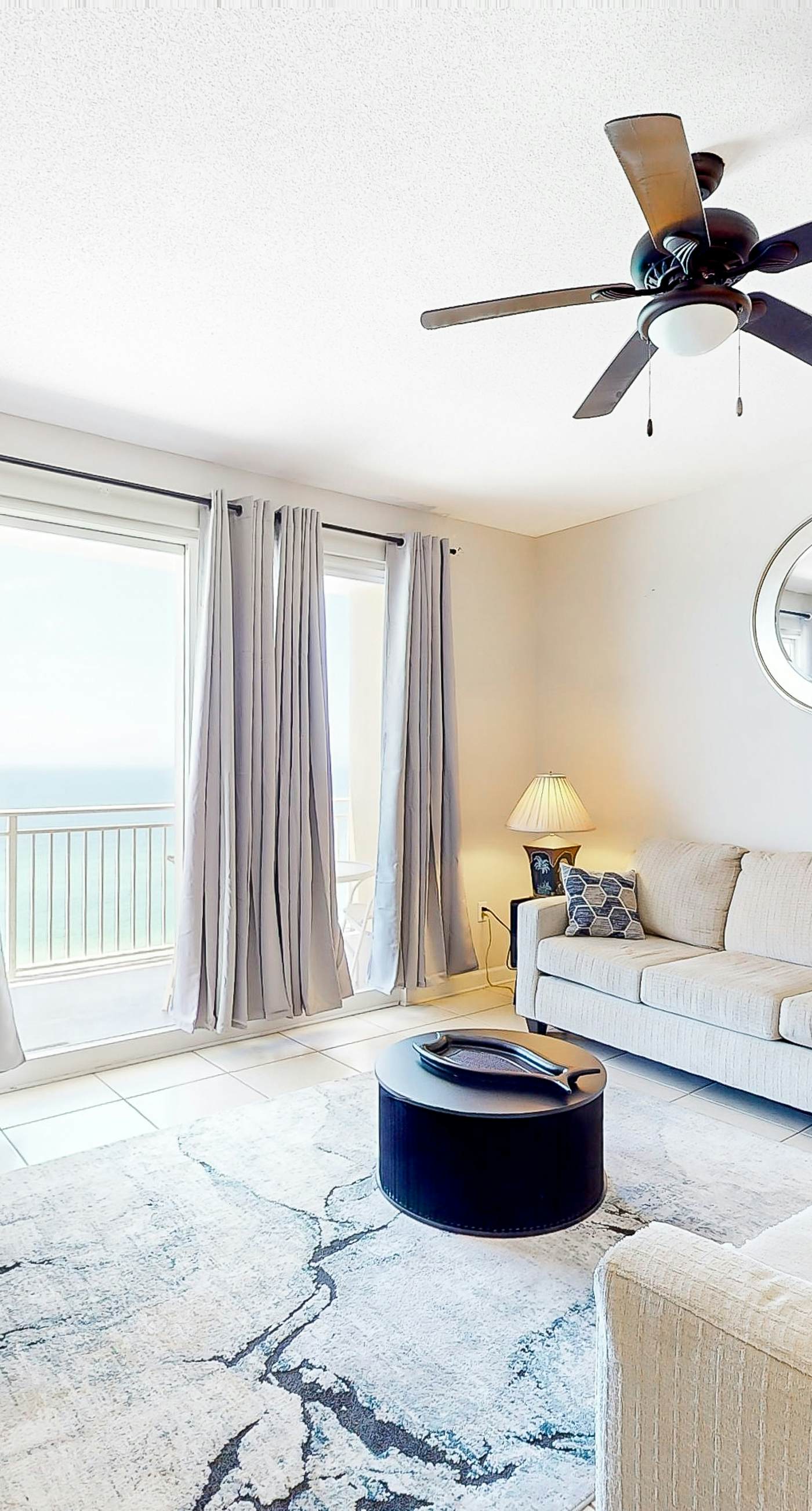 Zen Gulf-front condo with amazing views, pool, beach access, gym & game room