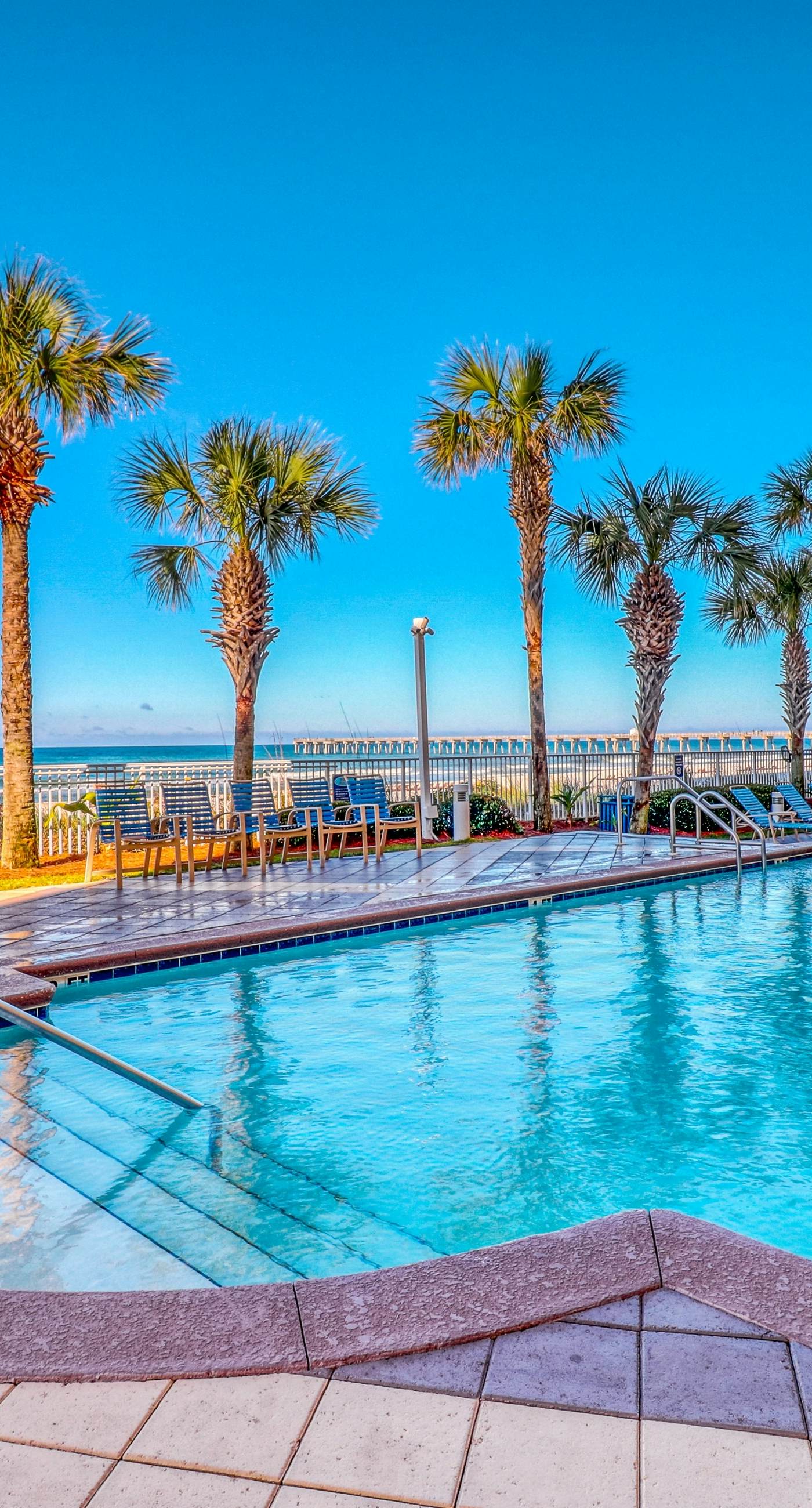 Zen Gulf-front condo with amazing views, pool, beach access, gym & game room