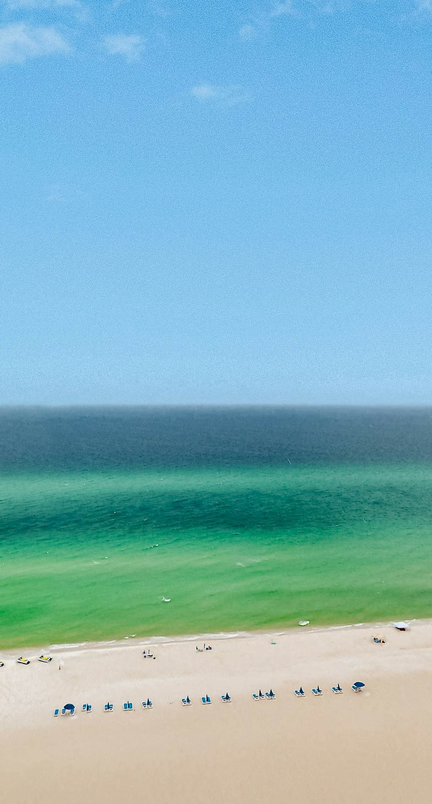 Zen Gulf-front condo with amazing views, pool, beach access, gym & game room