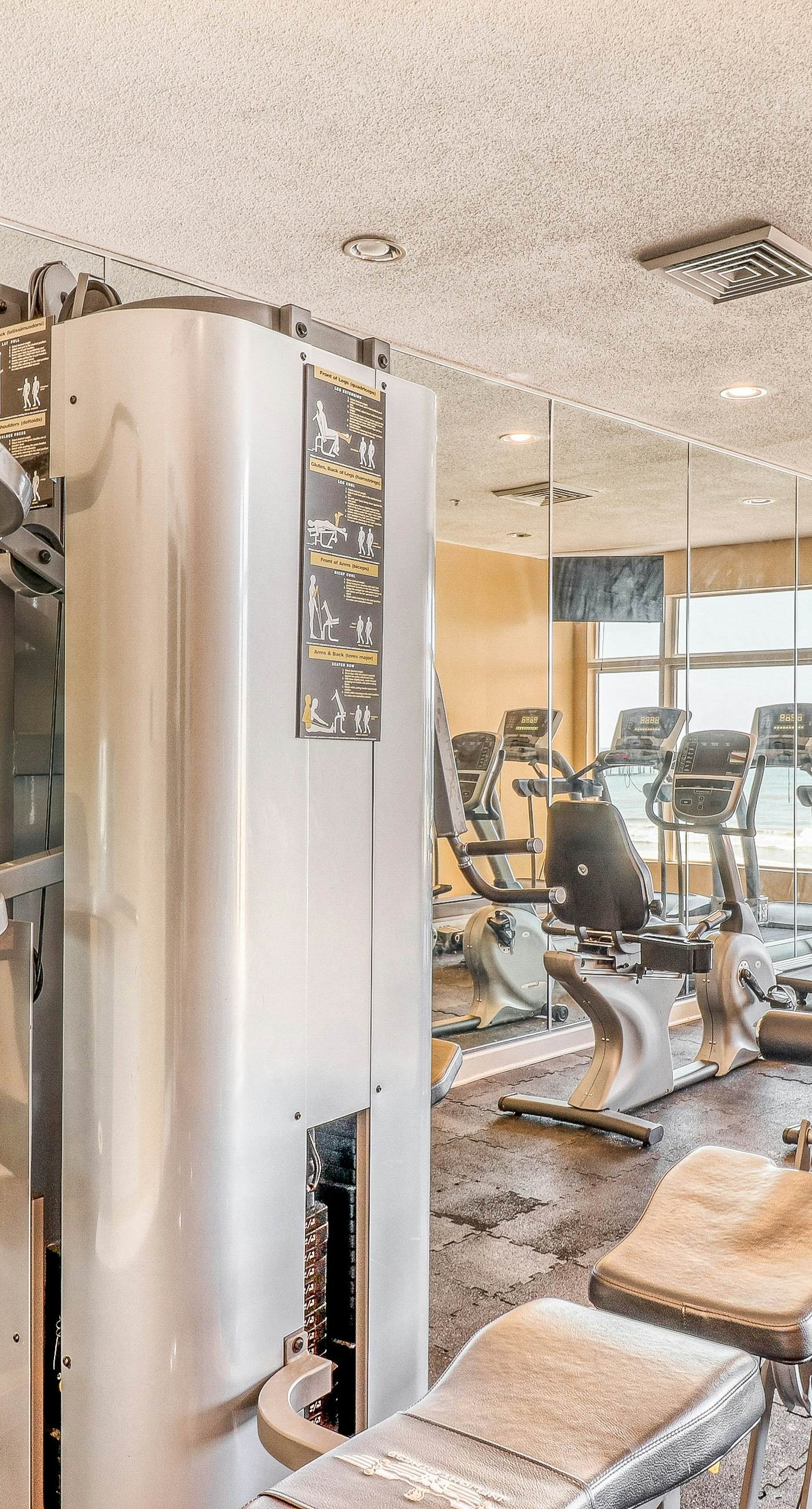 Zen Gulf-front condo with amazing views, pool, beach access, gym & game room