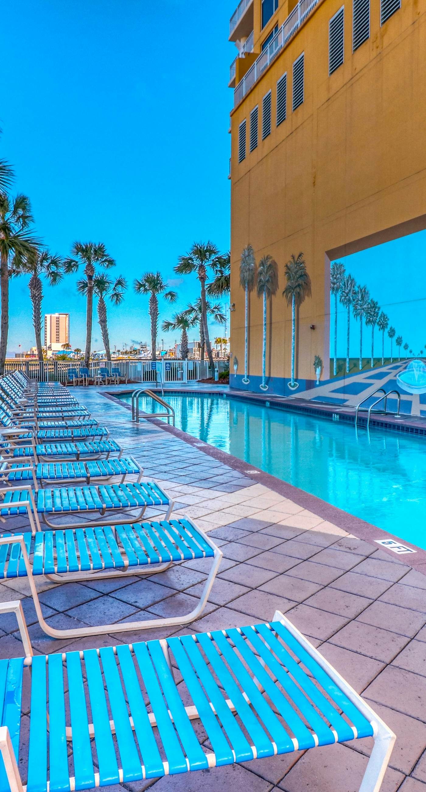 Zen Gulf-front condo with amazing views, pool, beach access, gym & game room