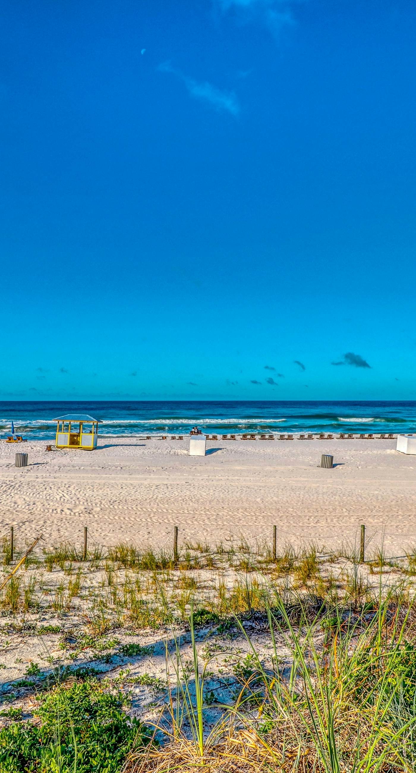 Zen Gulf-front condo with amazing views, pool, beach access, gym & game room