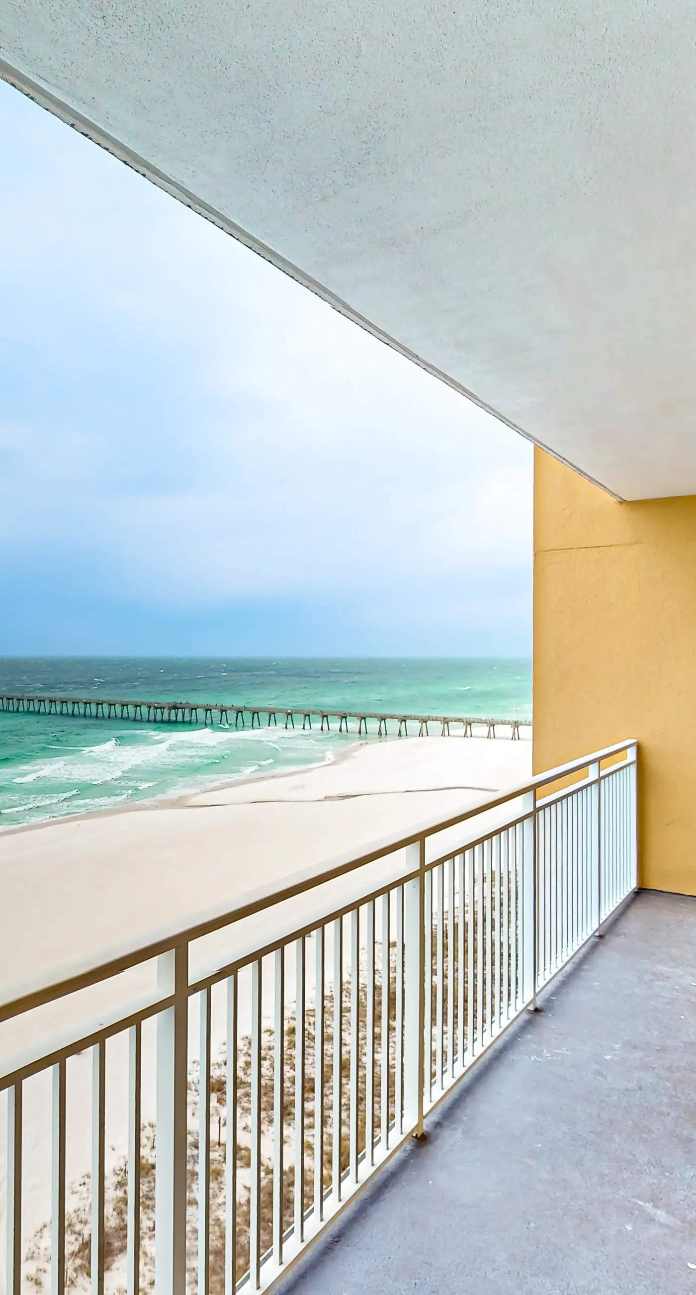 Gulf-front condo with free beach service, balcony & pool