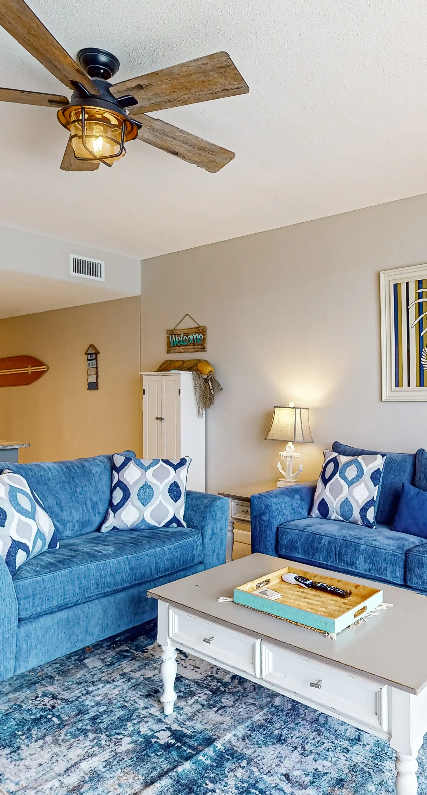 Gulf-front condo with free beach service, balcony & pool