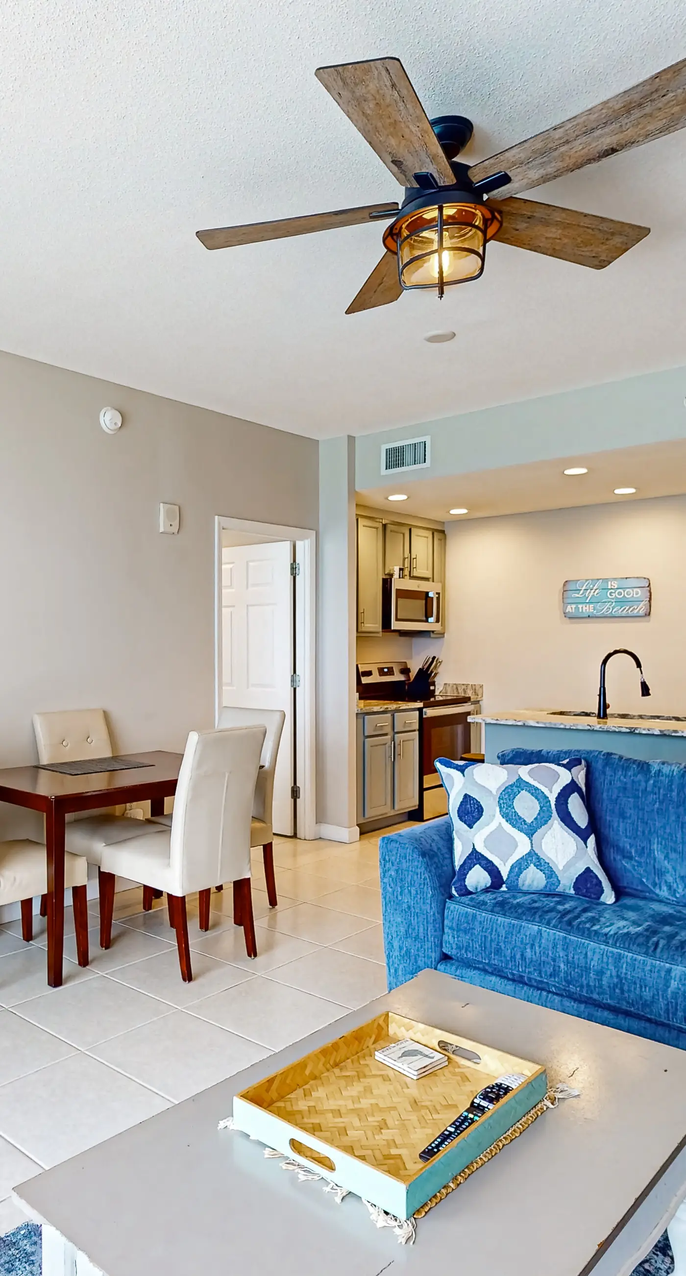 Gulf-front condo with free beach service, balcony & pool
