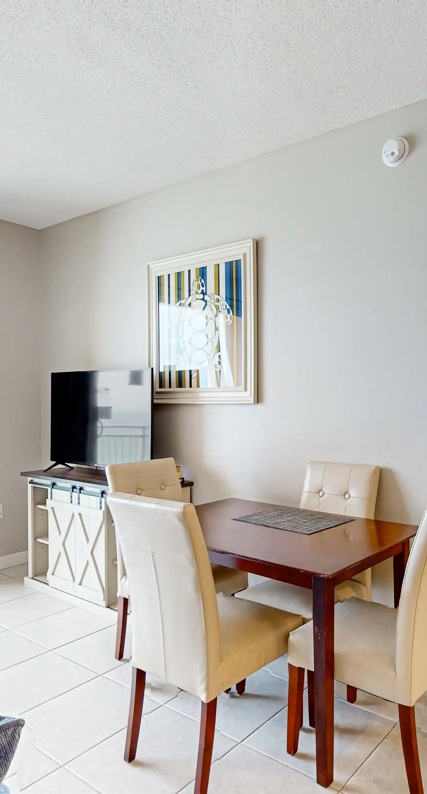 Gulf-front condo with free beach service, balcony & pool