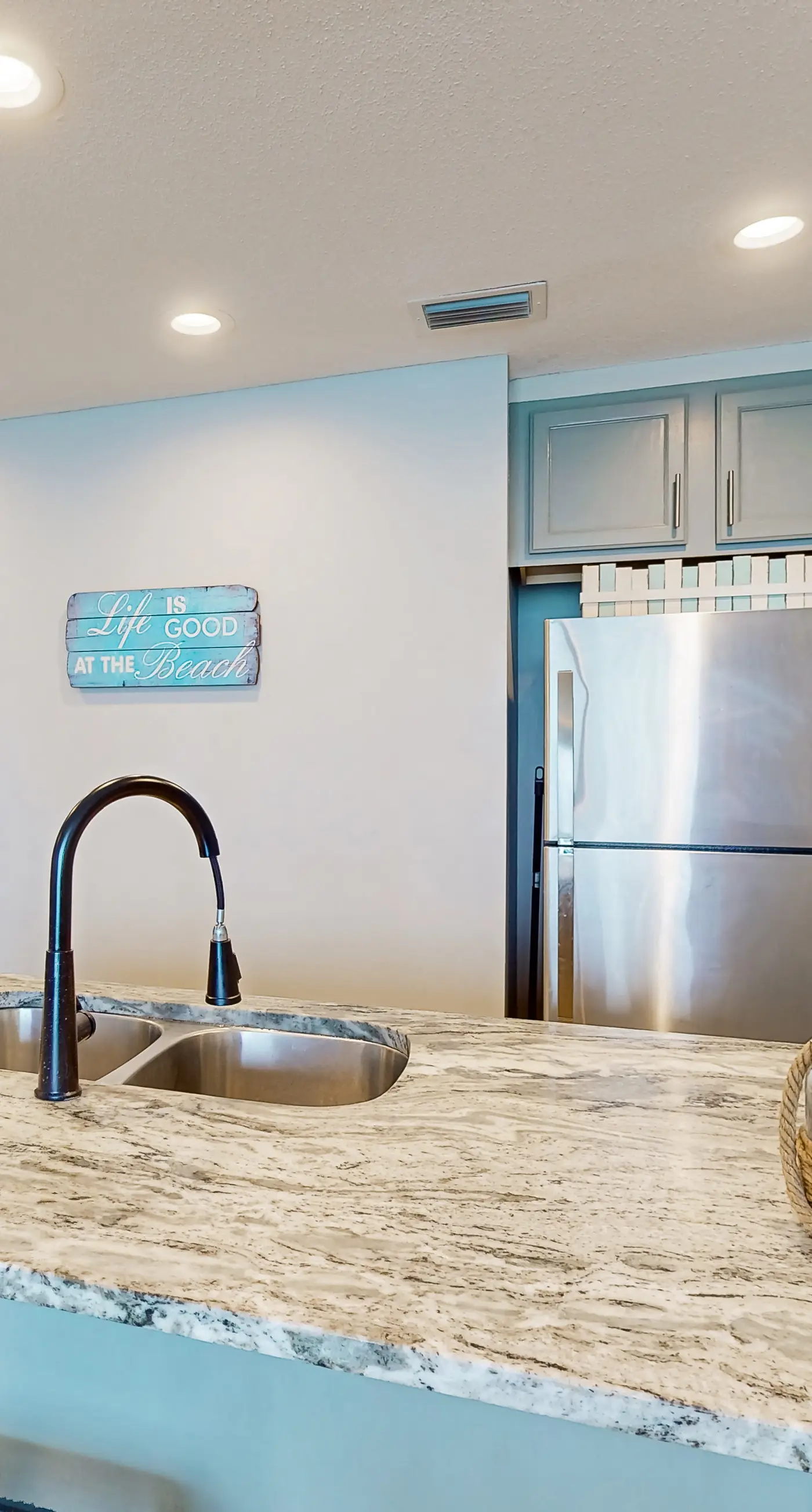 Gulf-front condo with free beach service, balcony & pool
