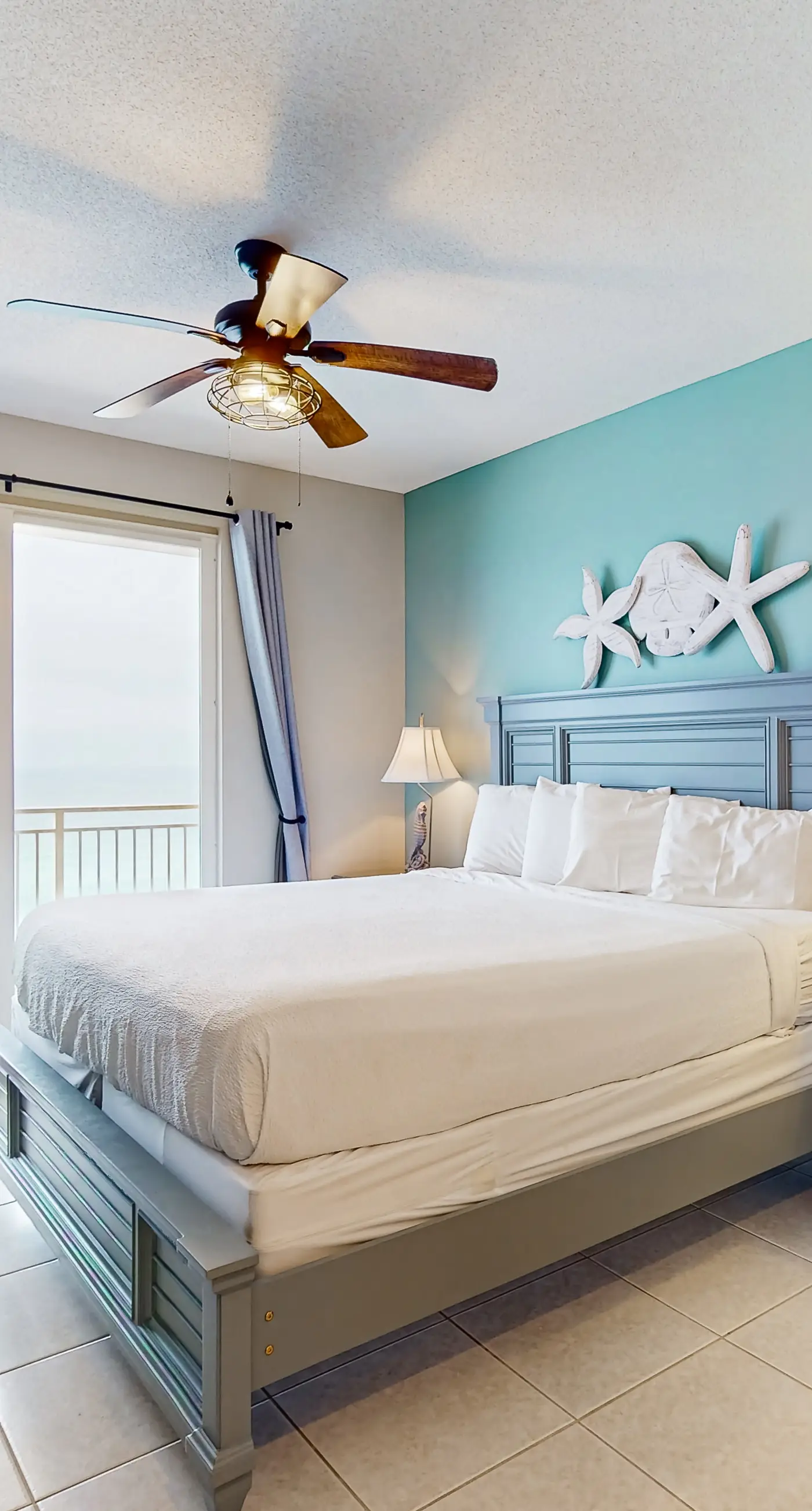 Gulf-front condo with free beach service, balcony & pool