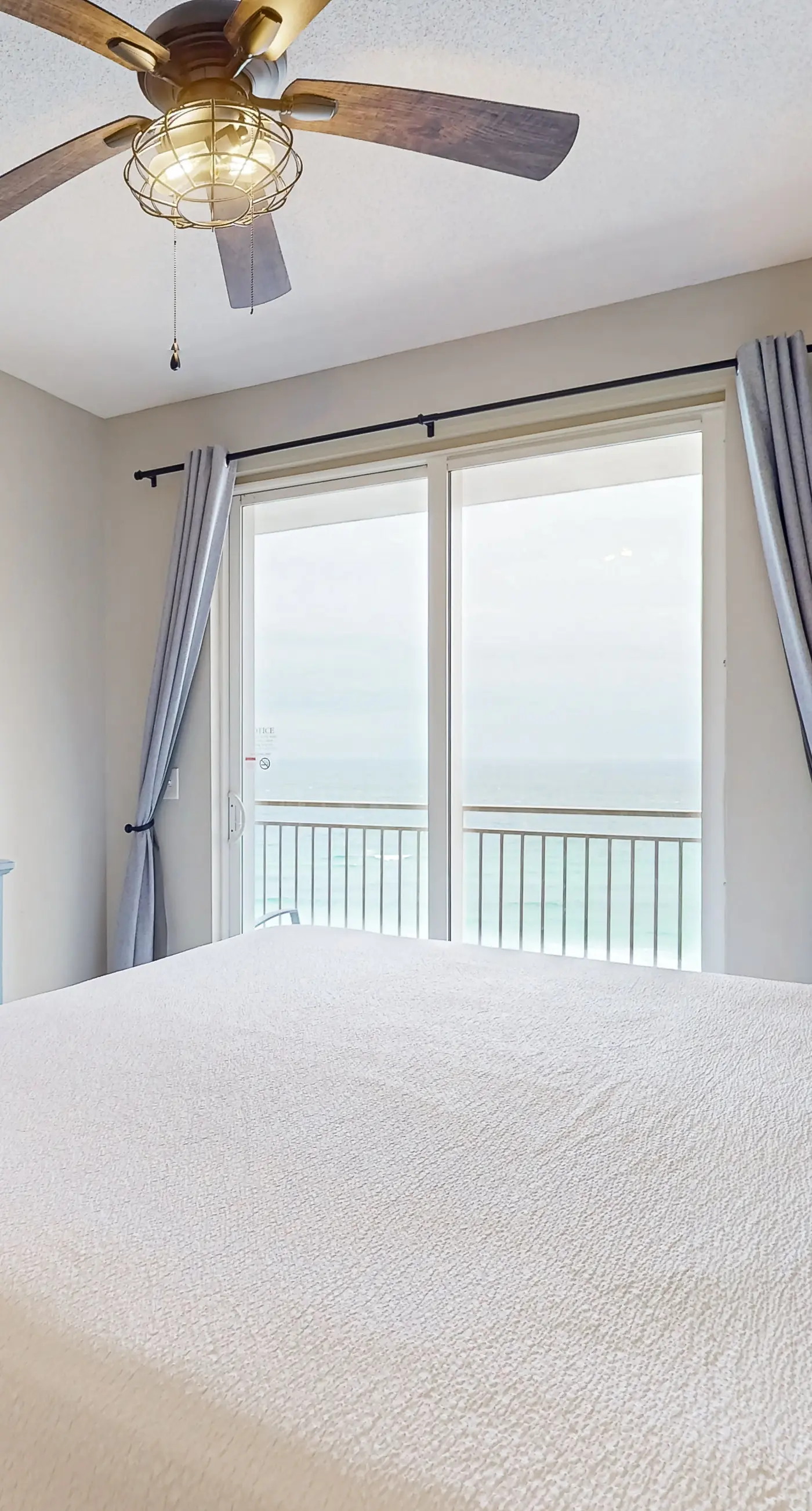 Gulf-front condo with free beach service, balcony & pool