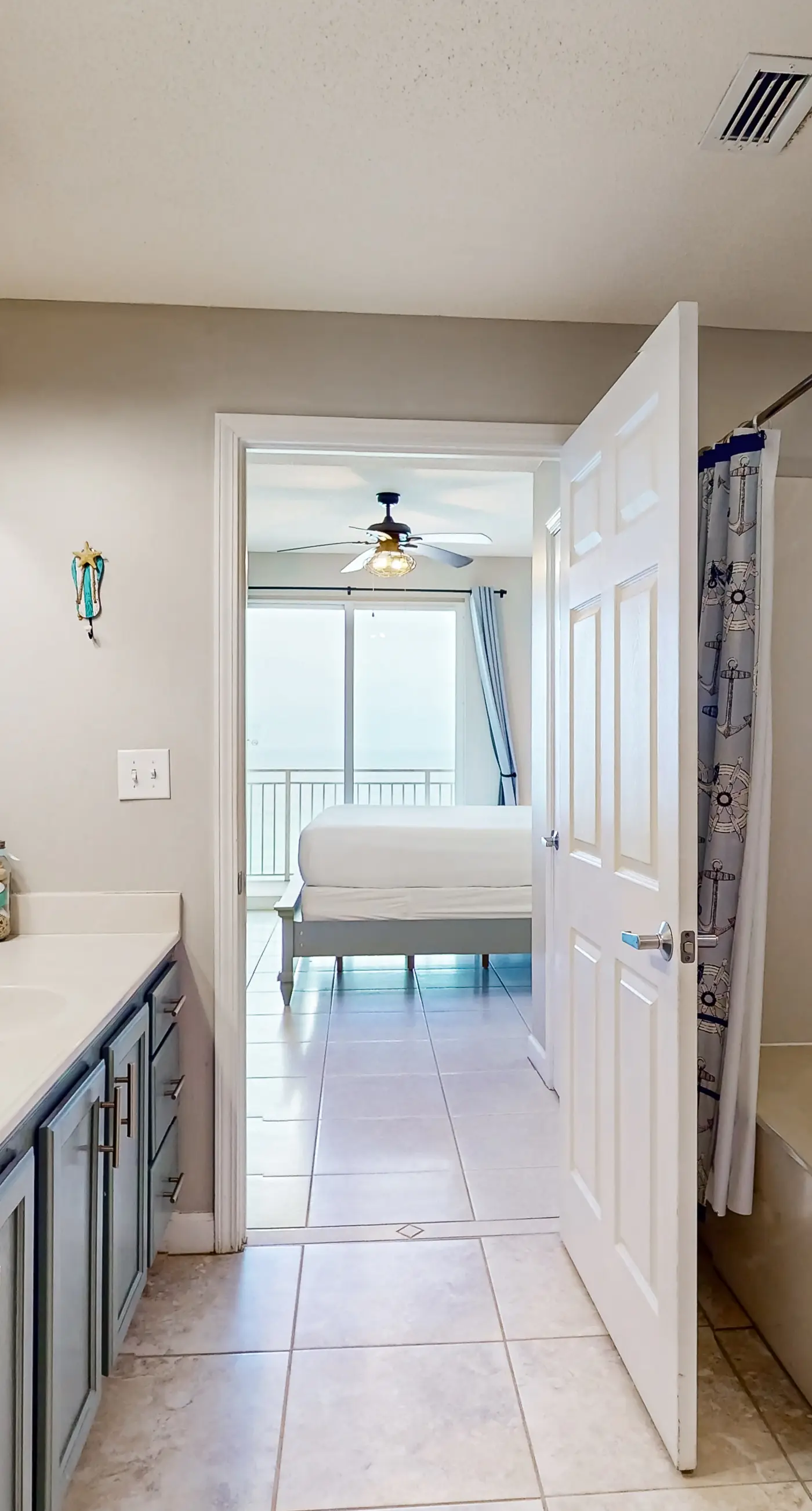 Gulf-front condo with free beach service, balcony & pool
