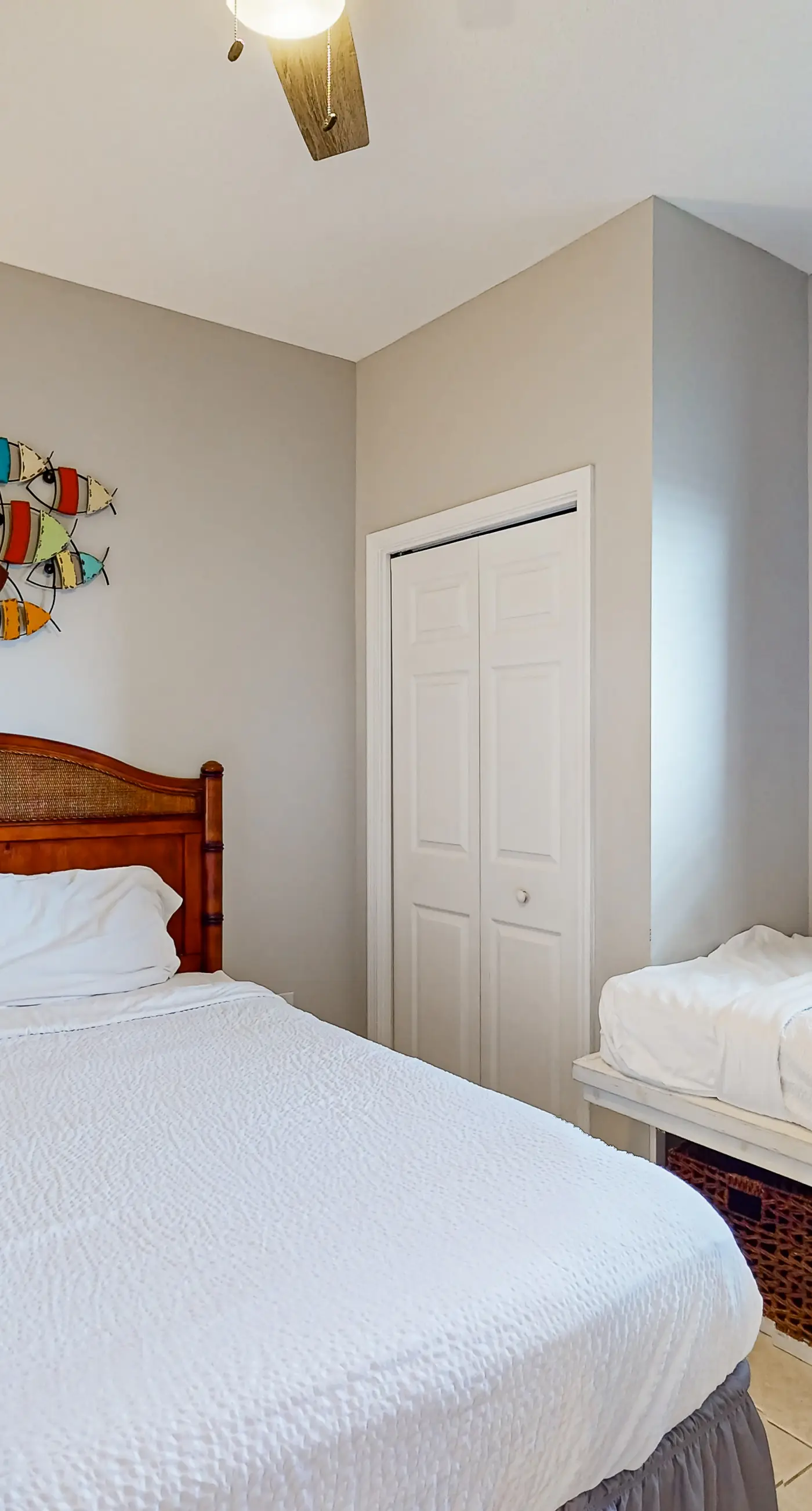 Gulf-front condo with free beach service, balcony & pool
