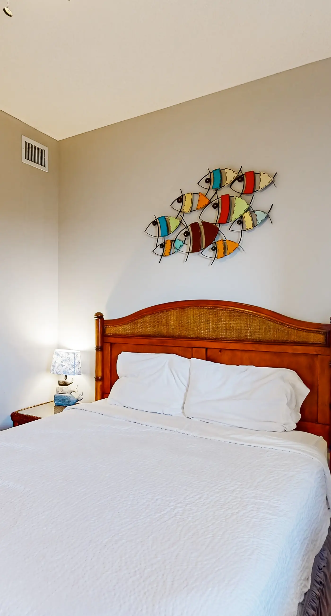 Gulf-front condo with free beach service, balcony & pool