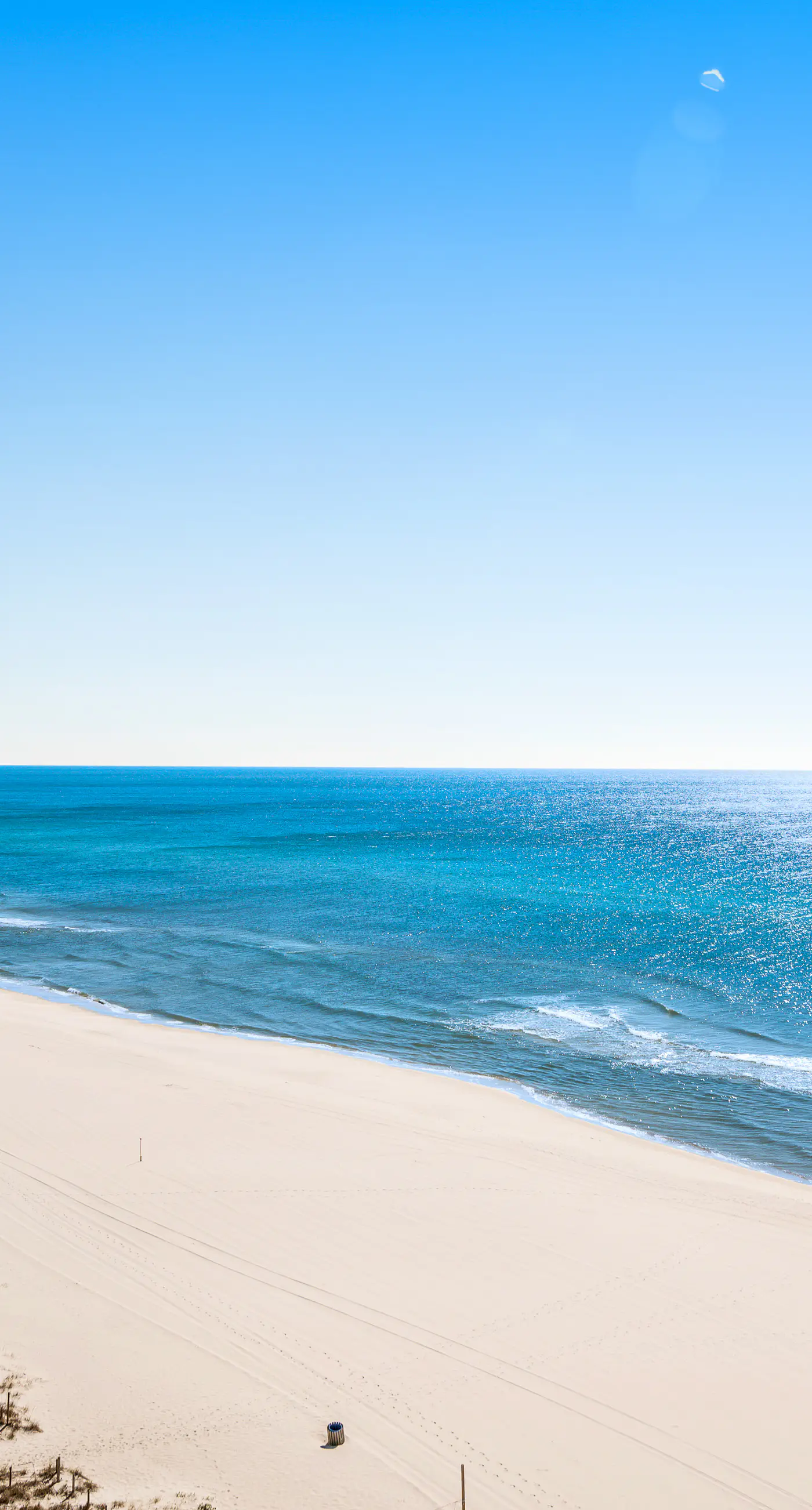 Gulf-front condo with free beach service, balcony & pool