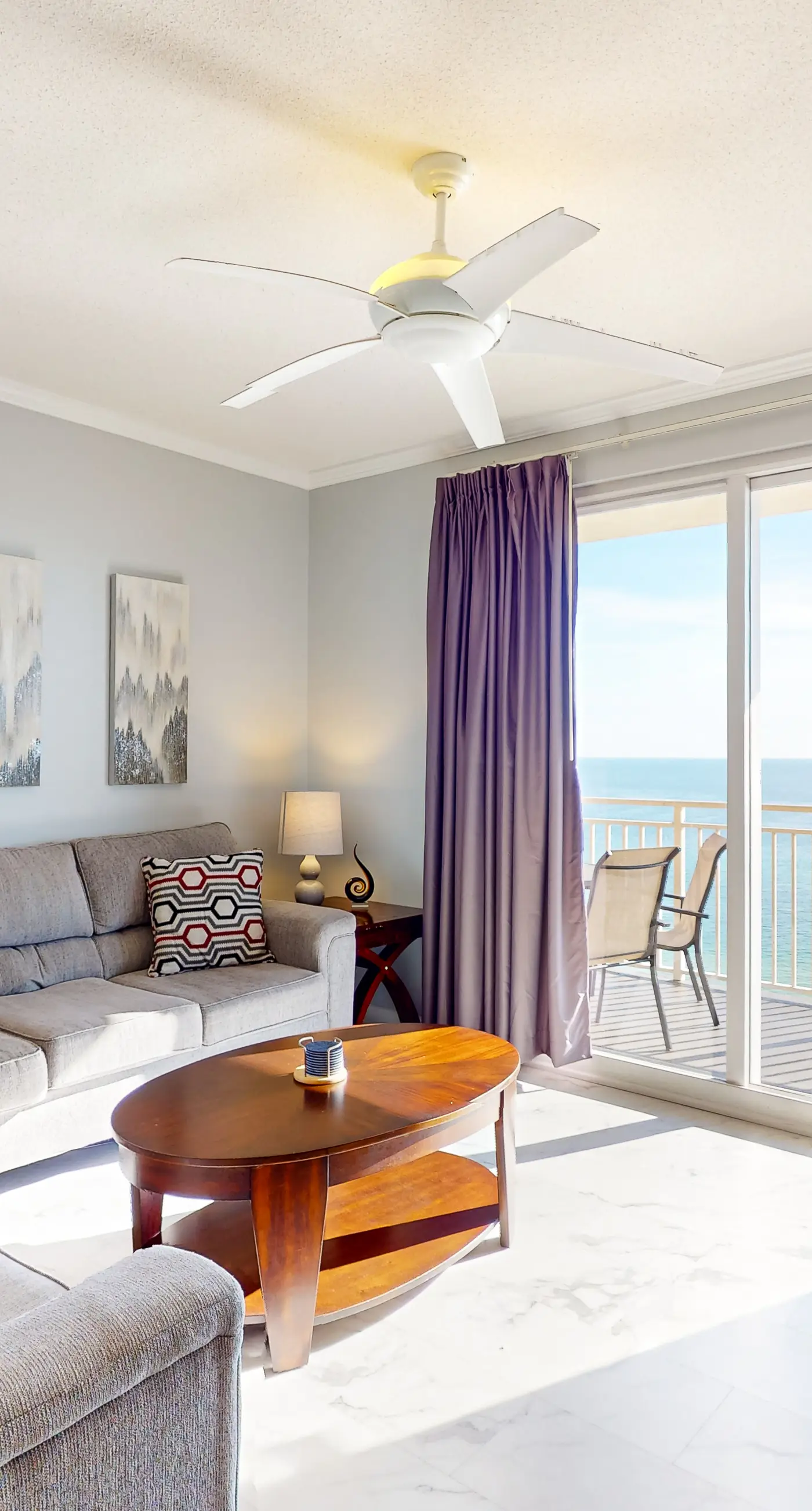 Cozy corner condo with beach views, pool & gym