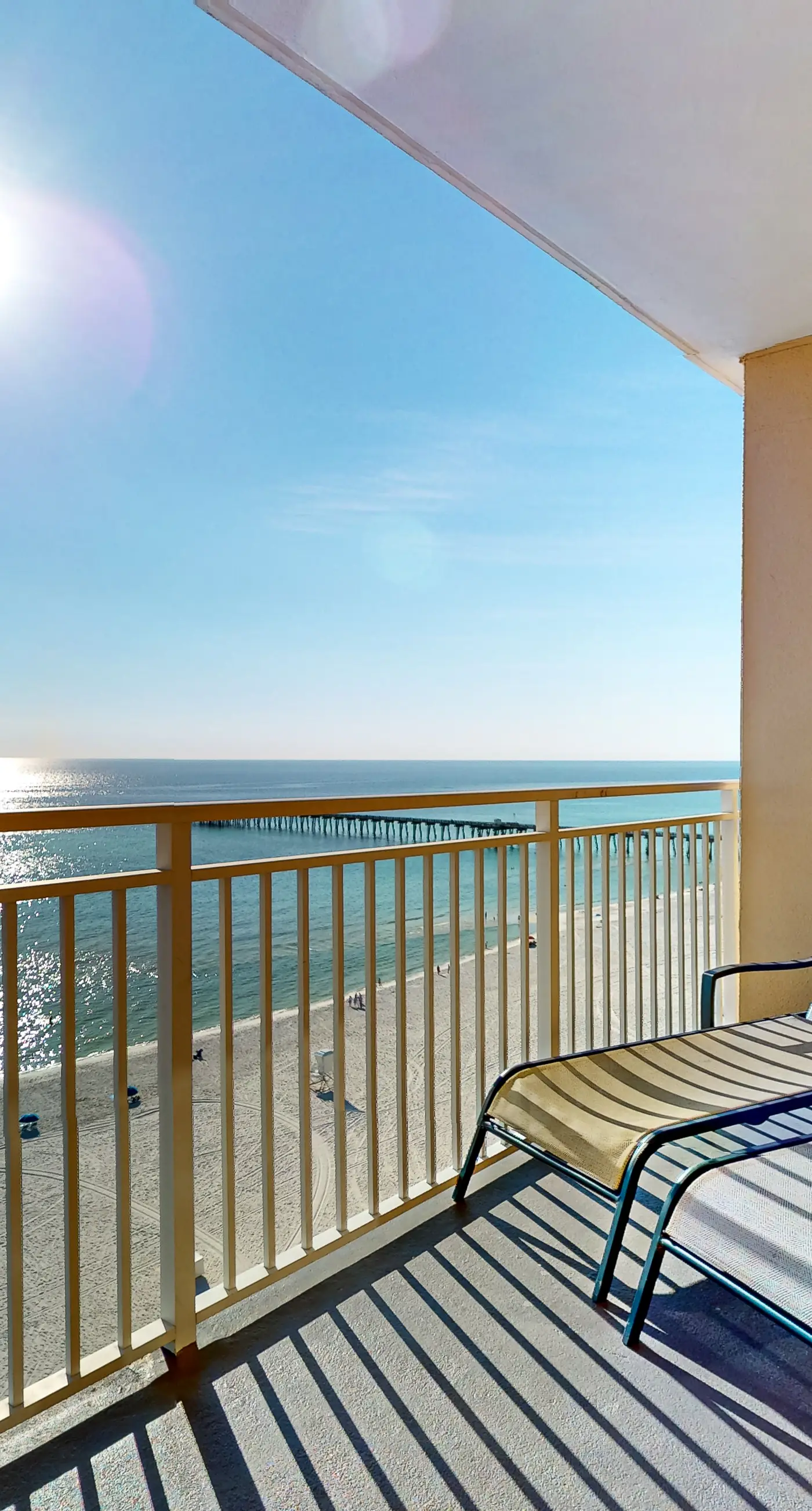 Cozy corner condo with beach views, pool & gym