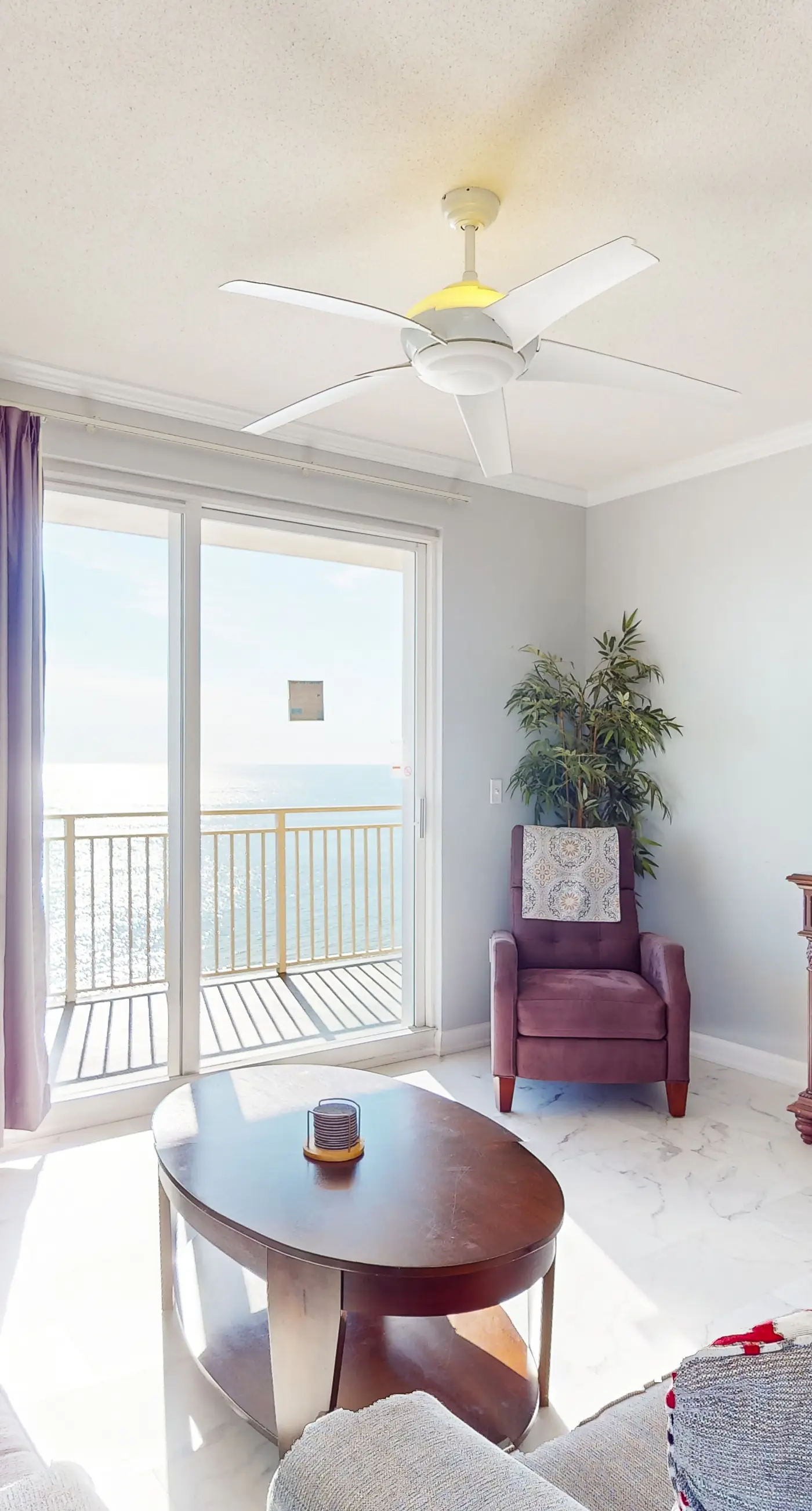 Cozy corner condo with beach views, pool & gym