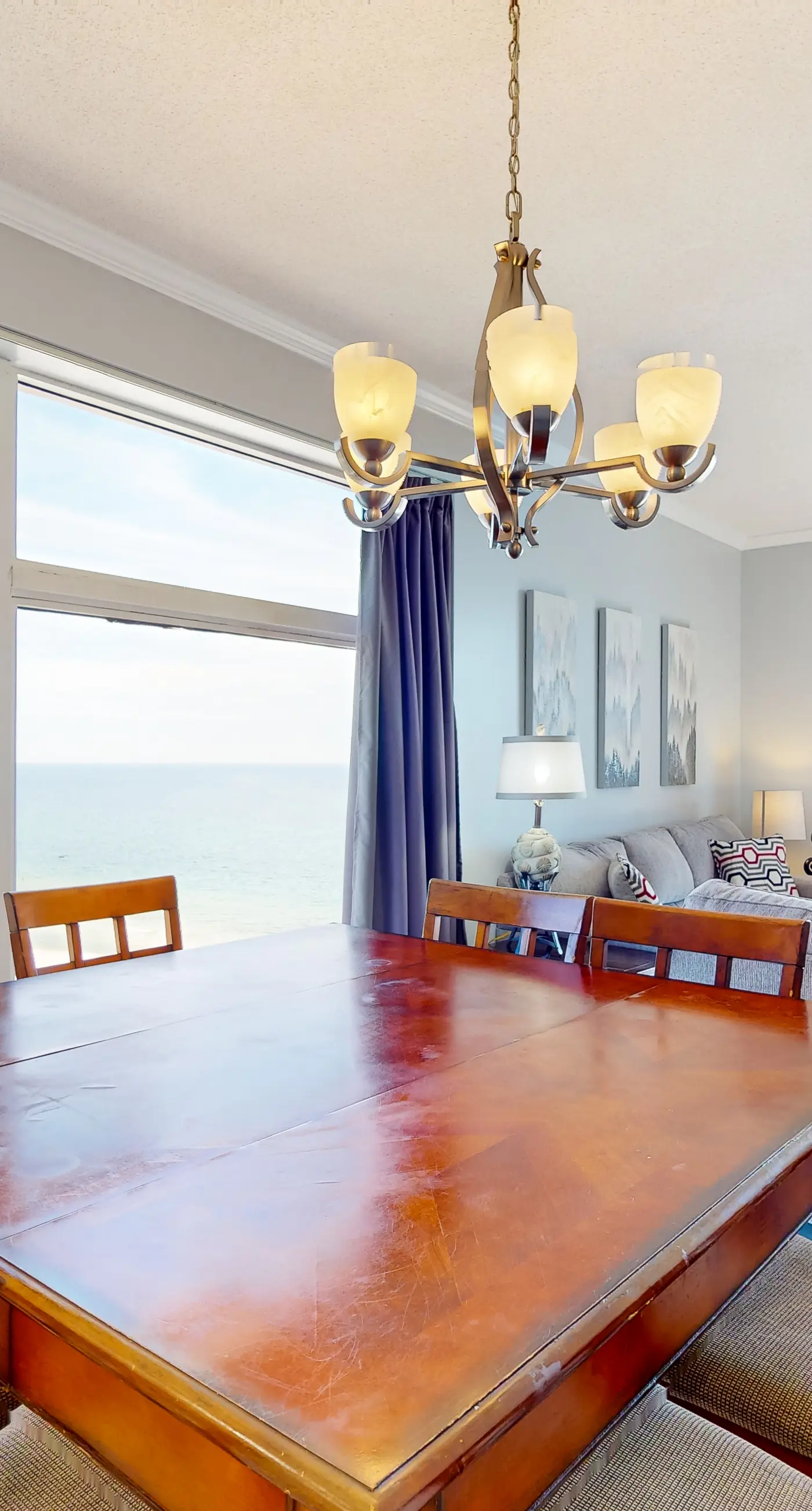 Cozy corner condo with beach views, pool & gym