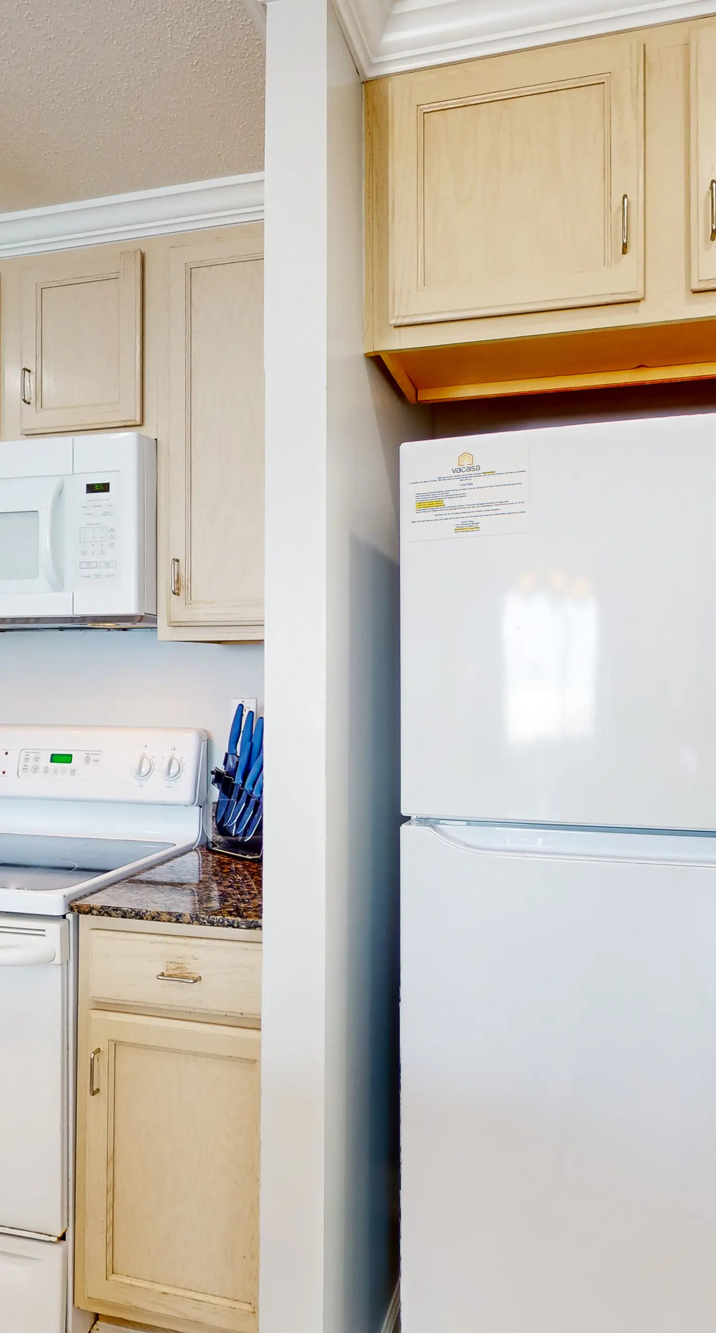 Cozy corner condo with beach views, pool & gym