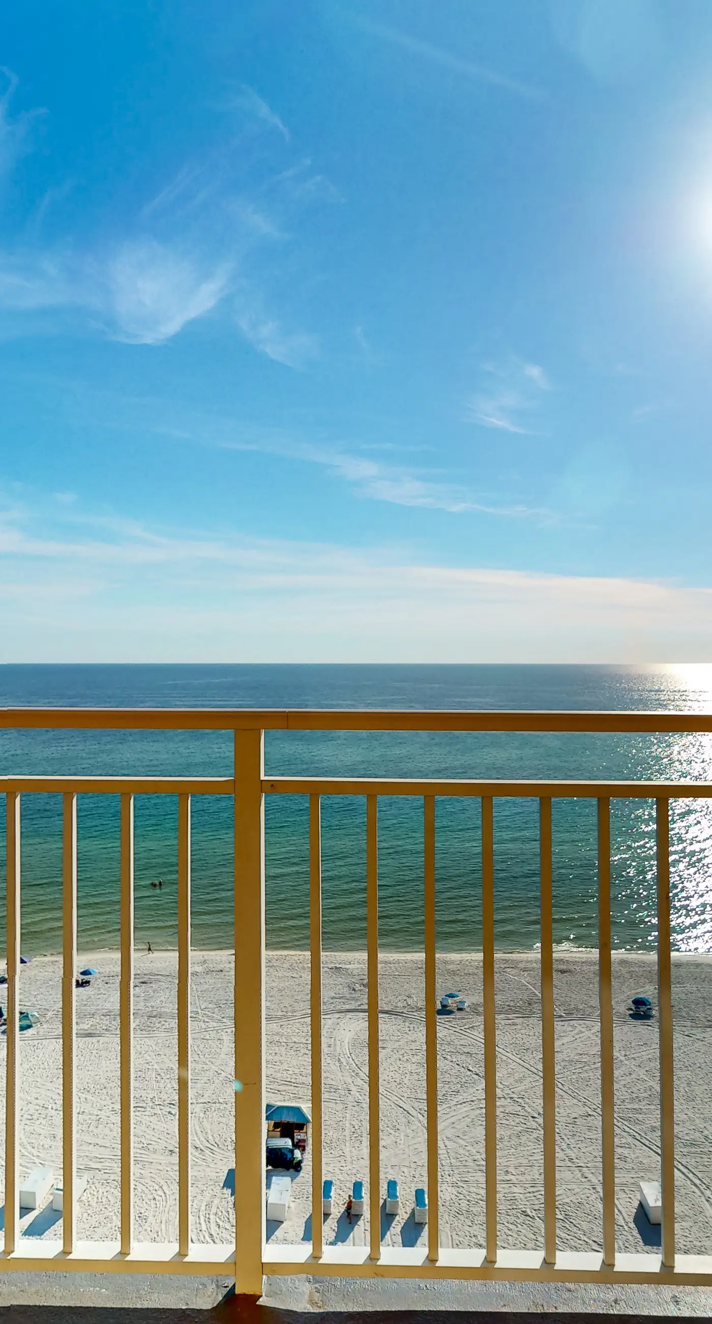 Cozy corner condo with beach views, pool & gym