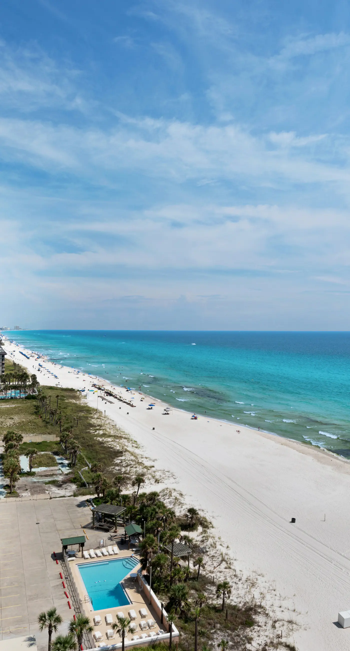 Cozy corner condo with beach views, pool & gym