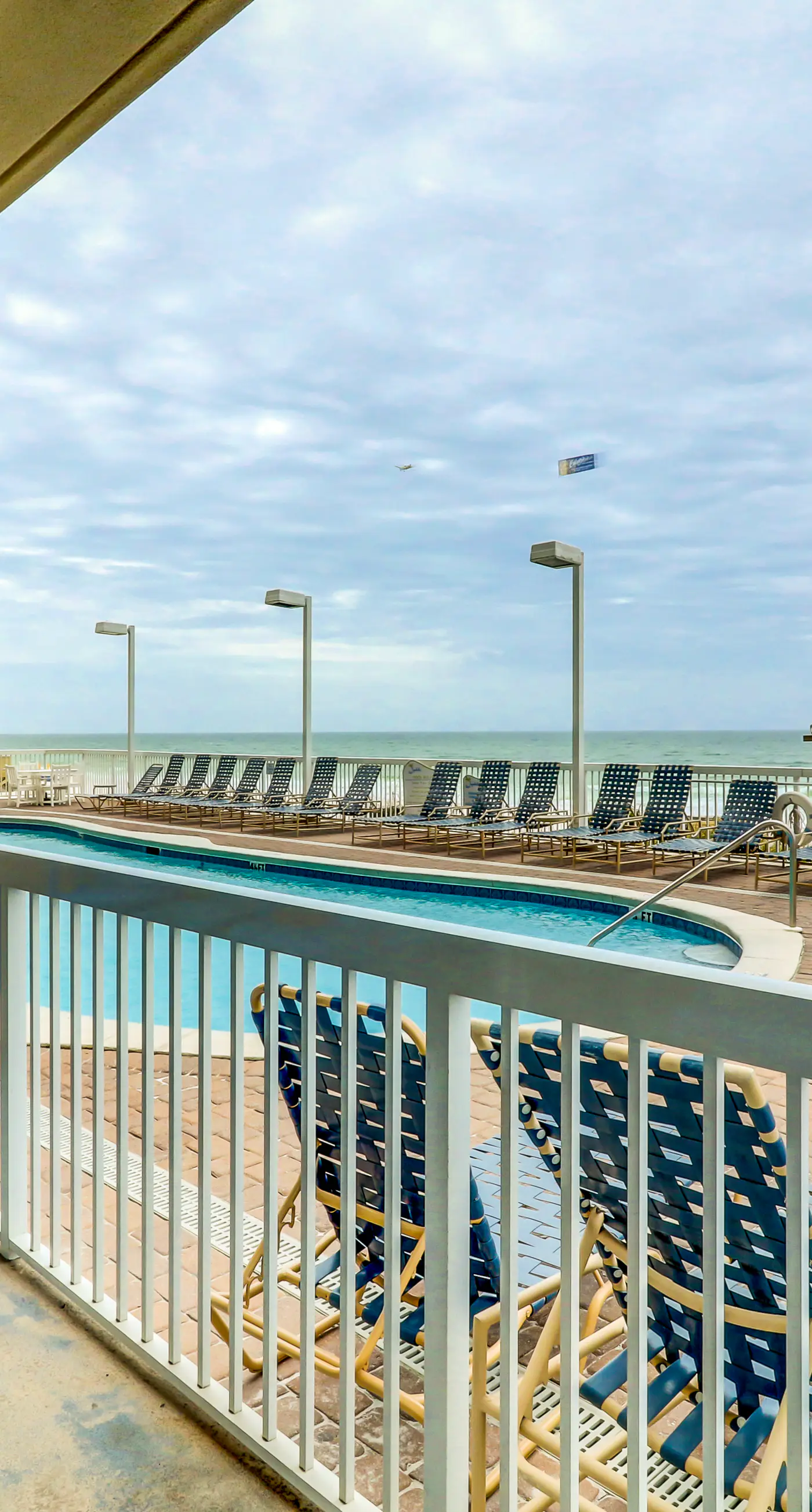 Lovely flat featuring Gulf views, deck, pool & hot tub - great location