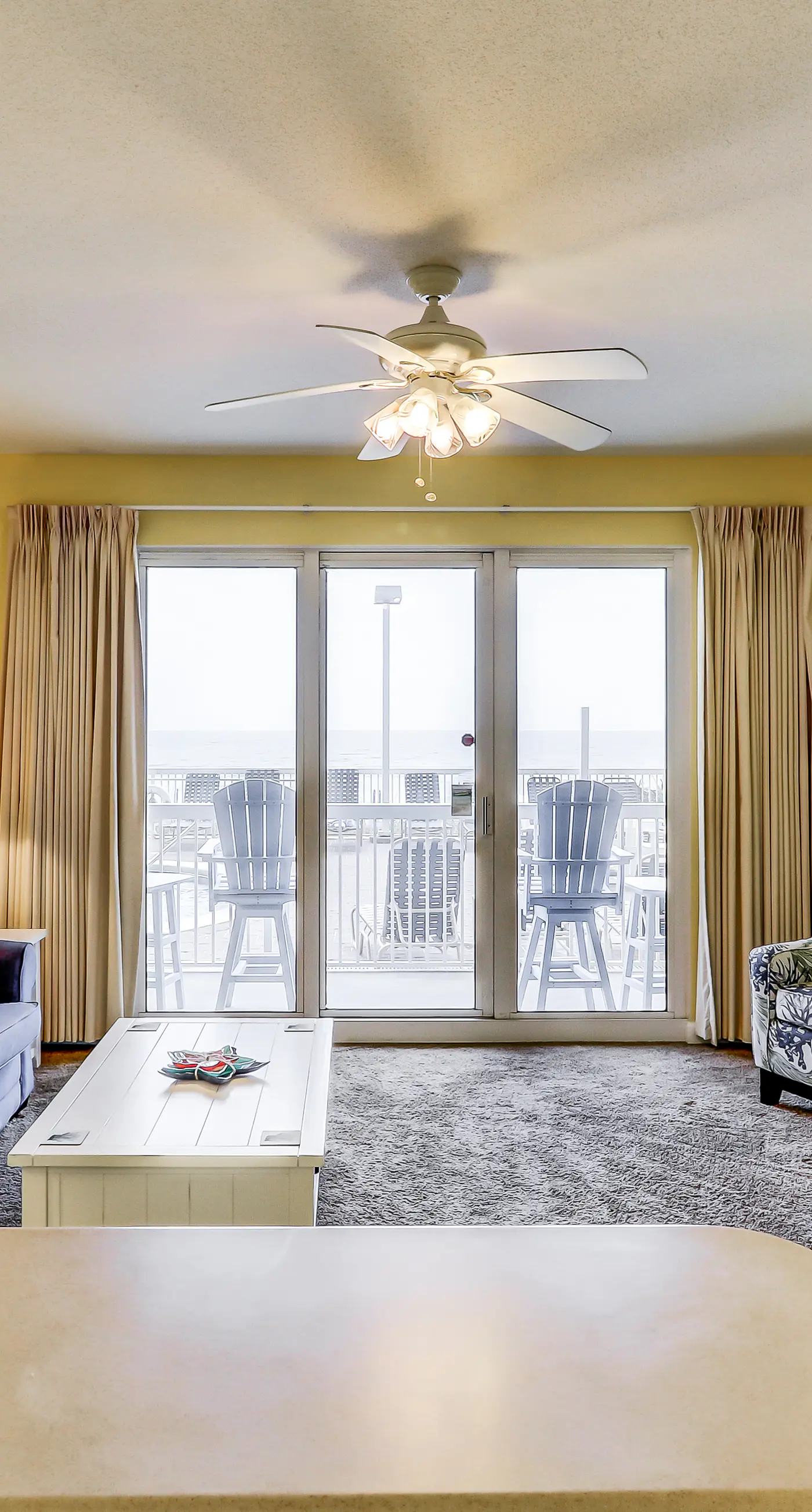 Lovely flat featuring Gulf views, deck, pool & hot tub - great location