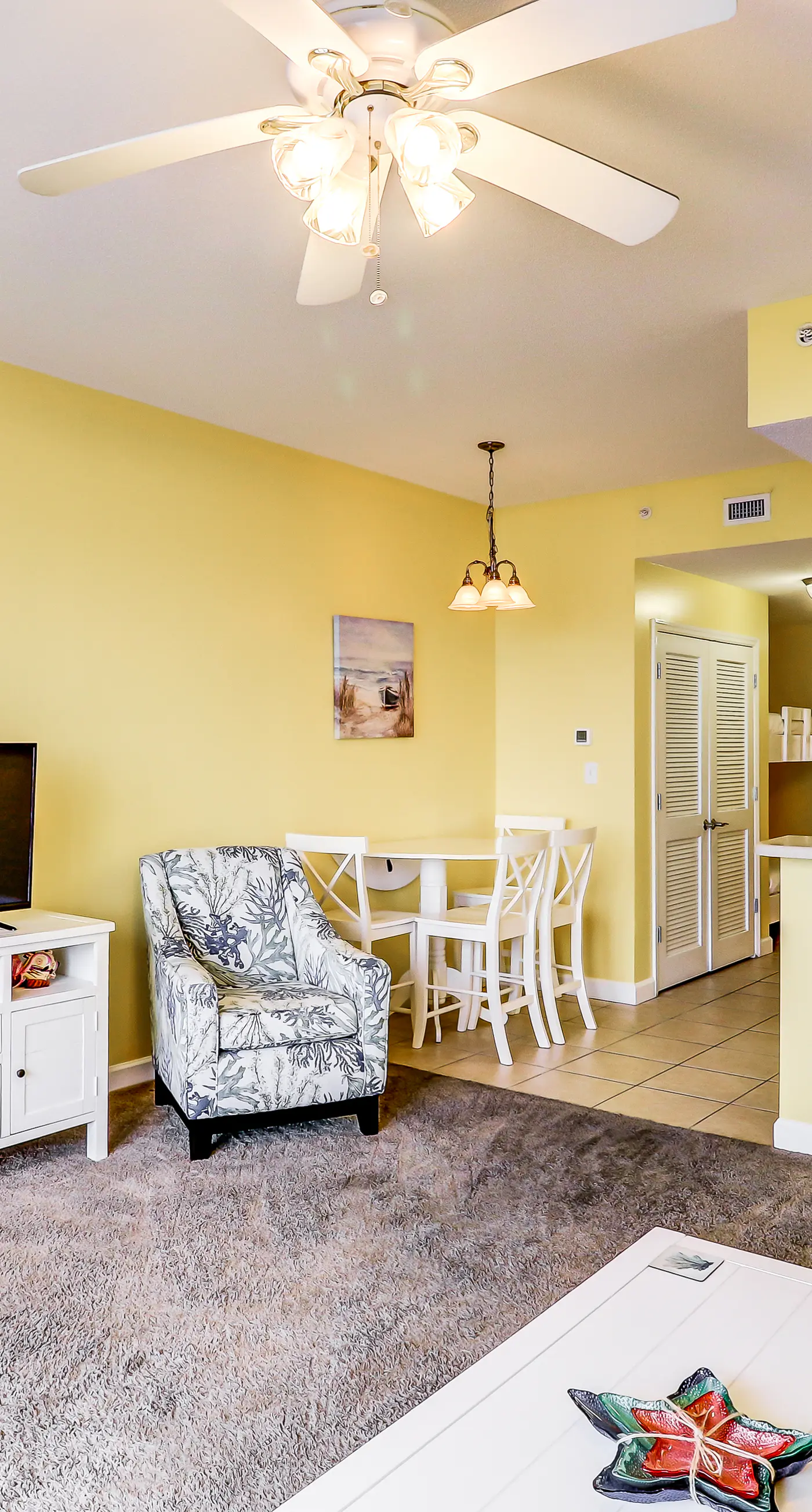 Lovely flat featuring Gulf views, deck, pool & hot tub - great location