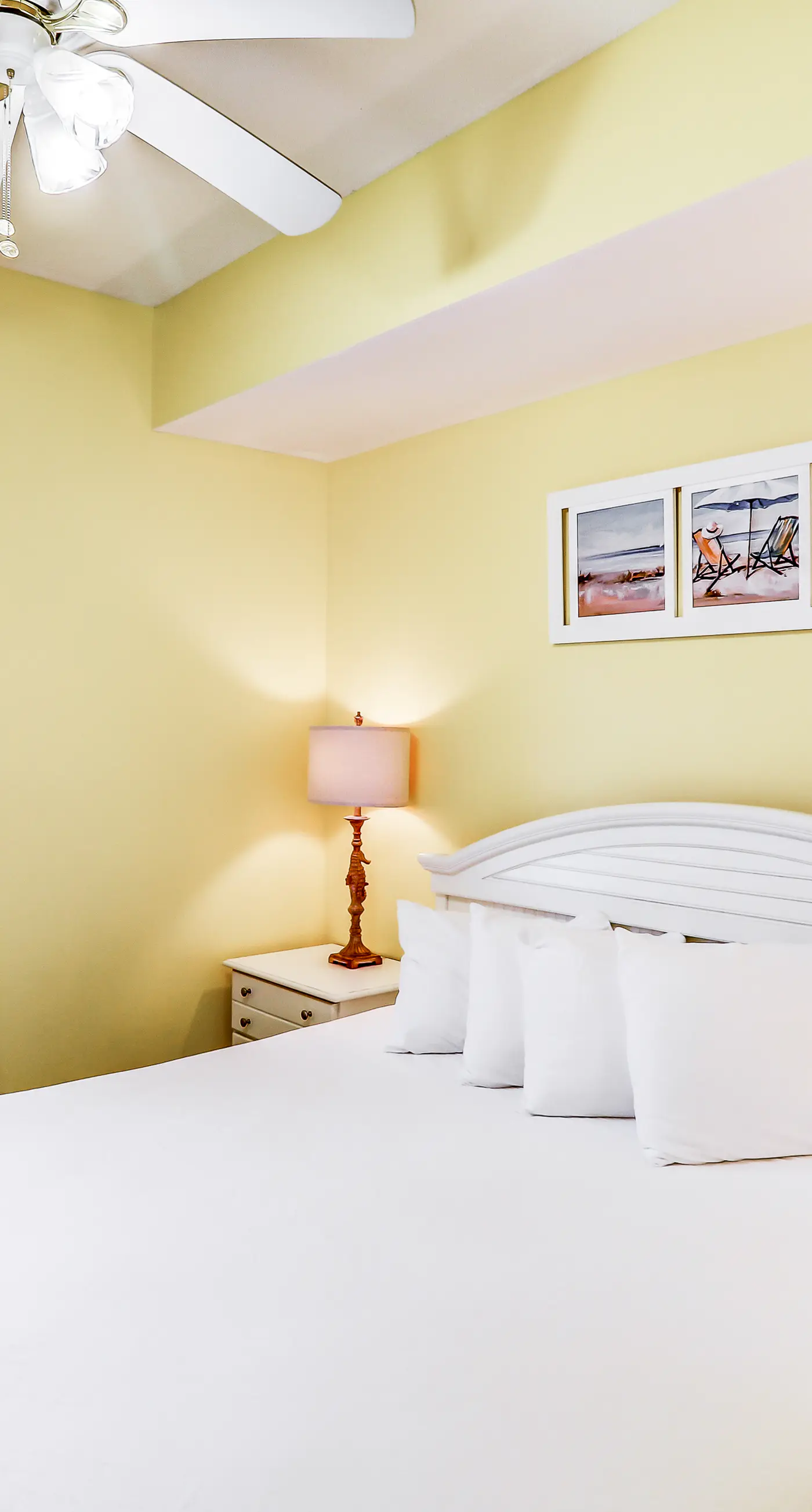 Lovely flat featuring Gulf views, deck, pool & hot tub - great location