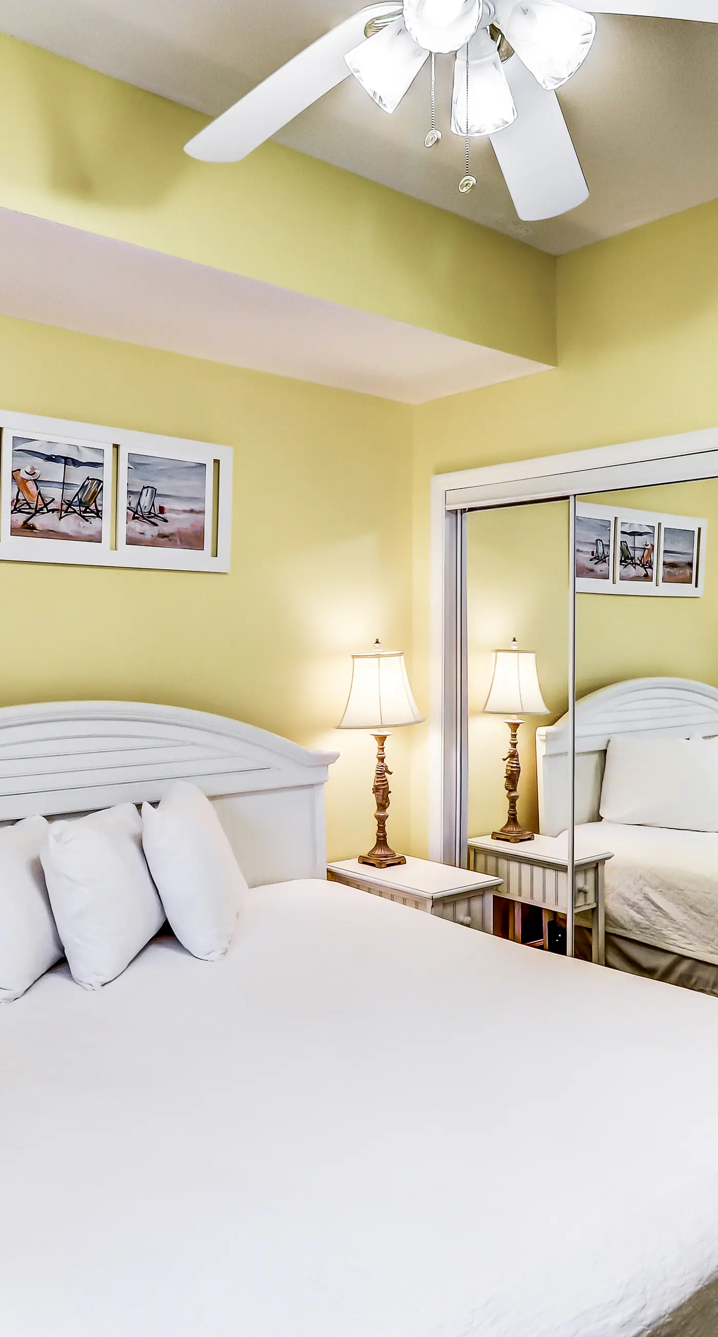 Lovely flat featuring Gulf views, deck, pool & hot tub - great location