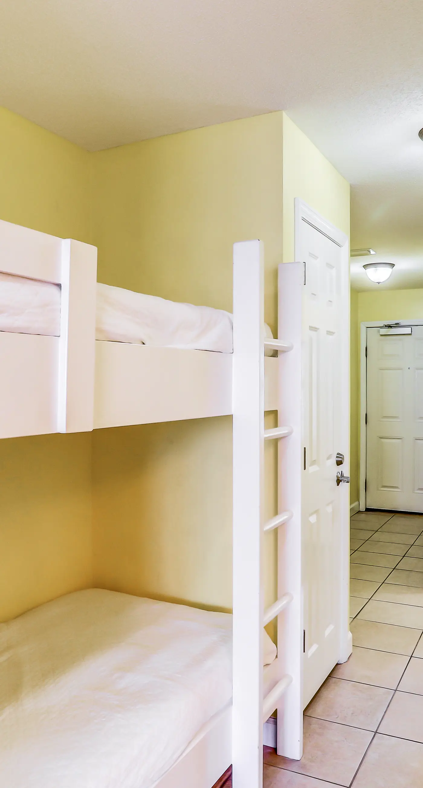 Lovely flat featuring Gulf views, deck, pool & hot tub - great location