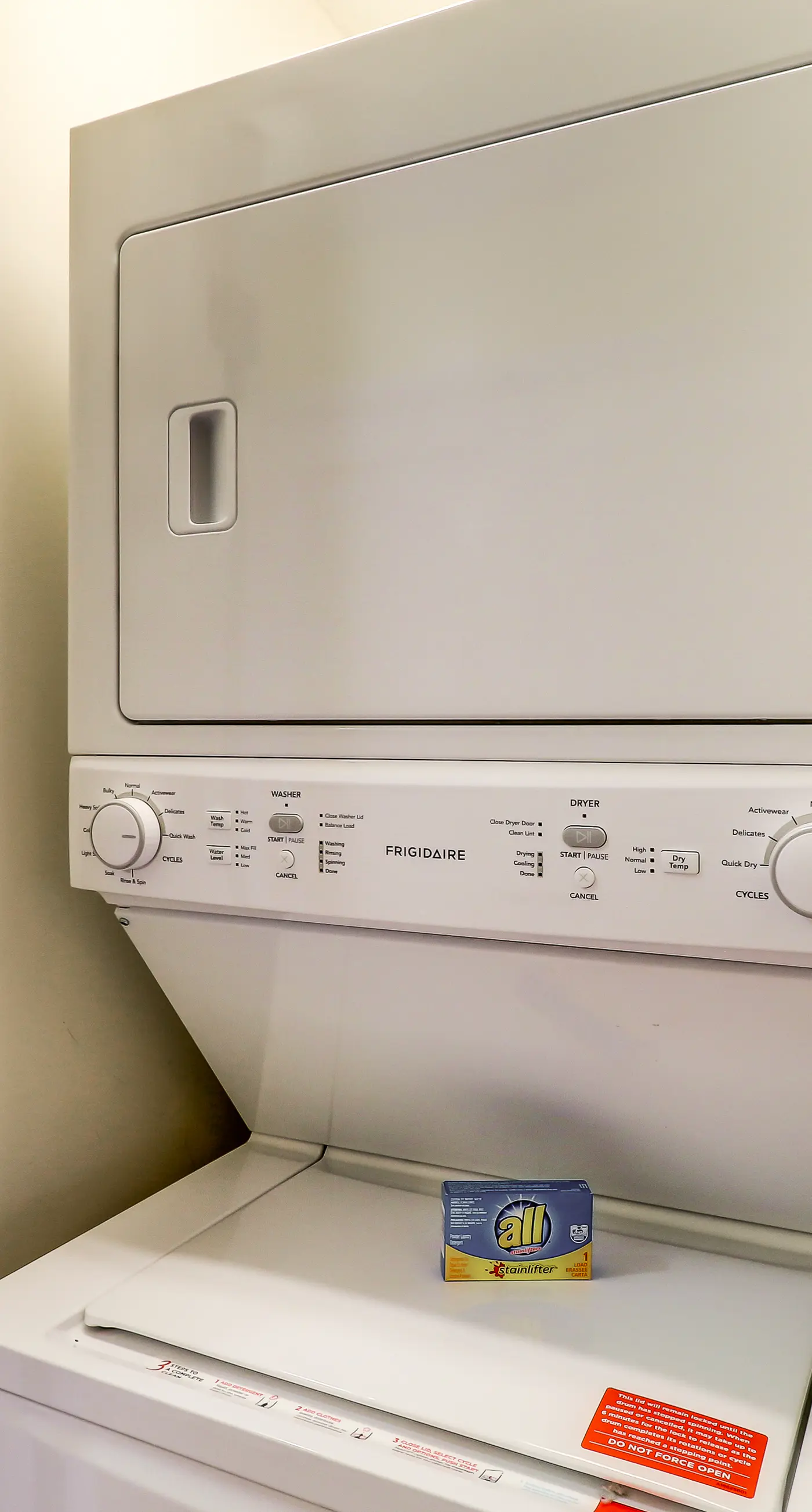 Lovely flat featuring Gulf views, deck, pool & hot tub - great location