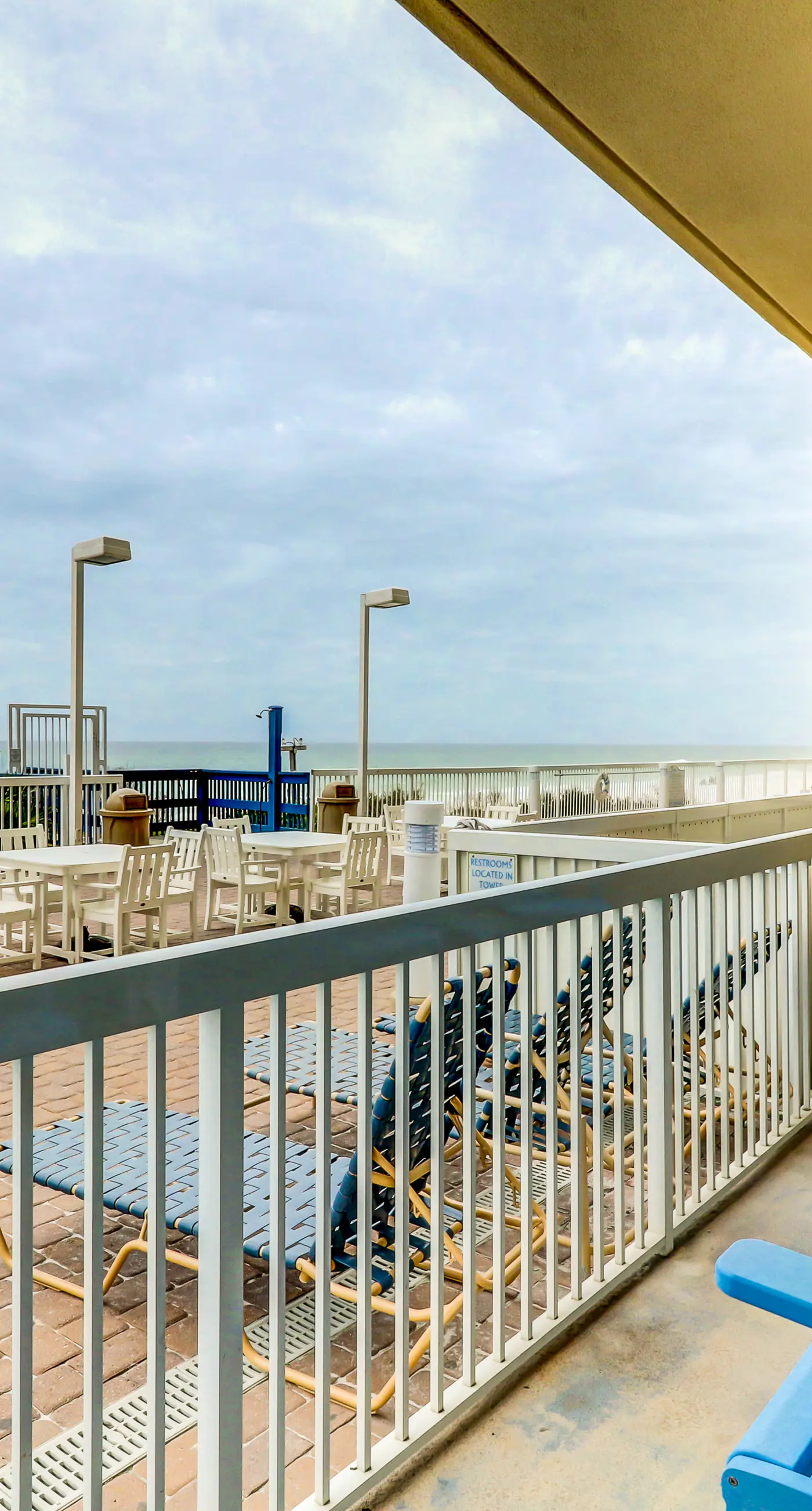 Lovely flat featuring Gulf views, deck, pool & hot tub - great location