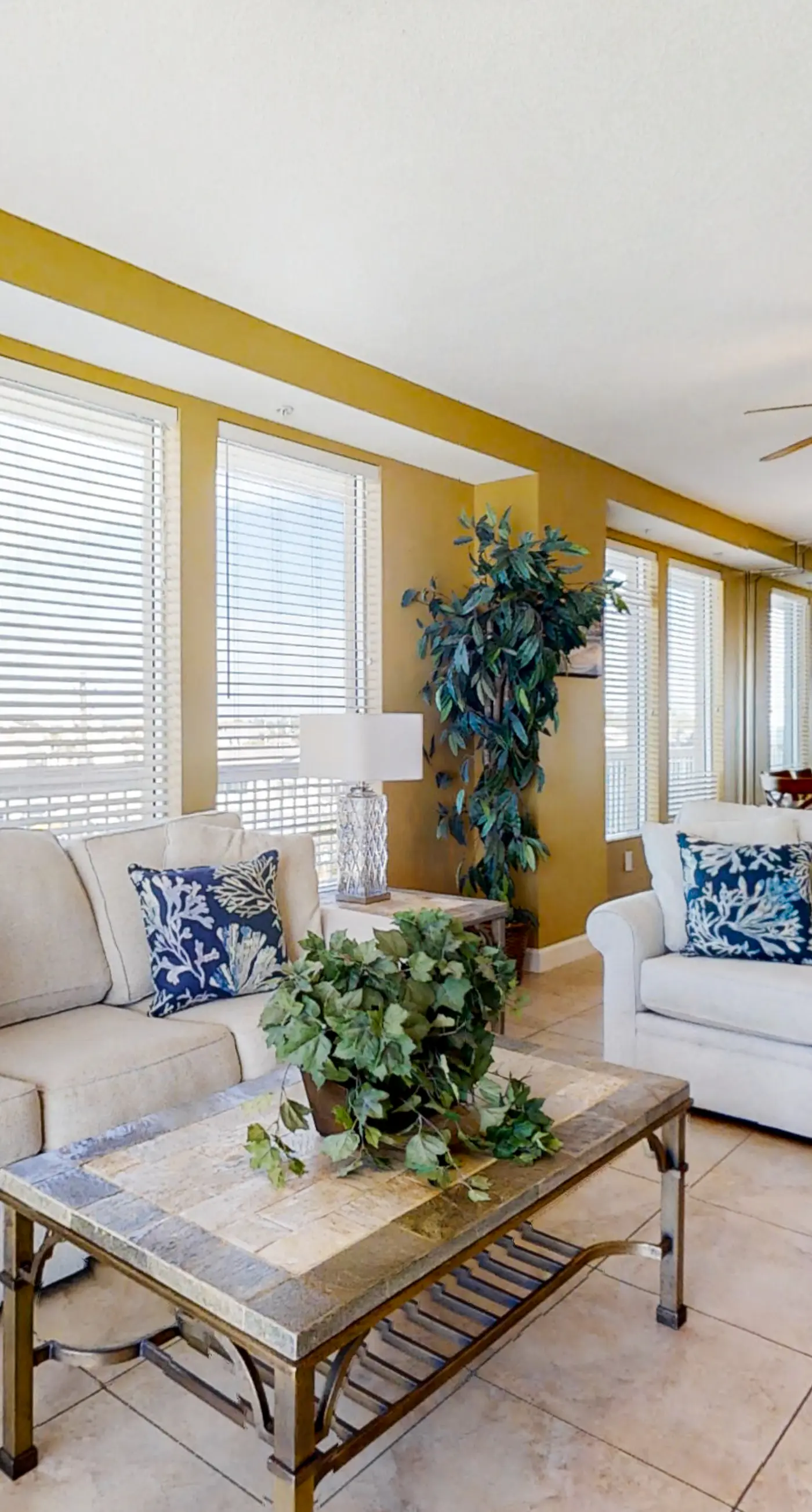 Cozy haven just steps from the beach with sundeck, pool & fitness facility