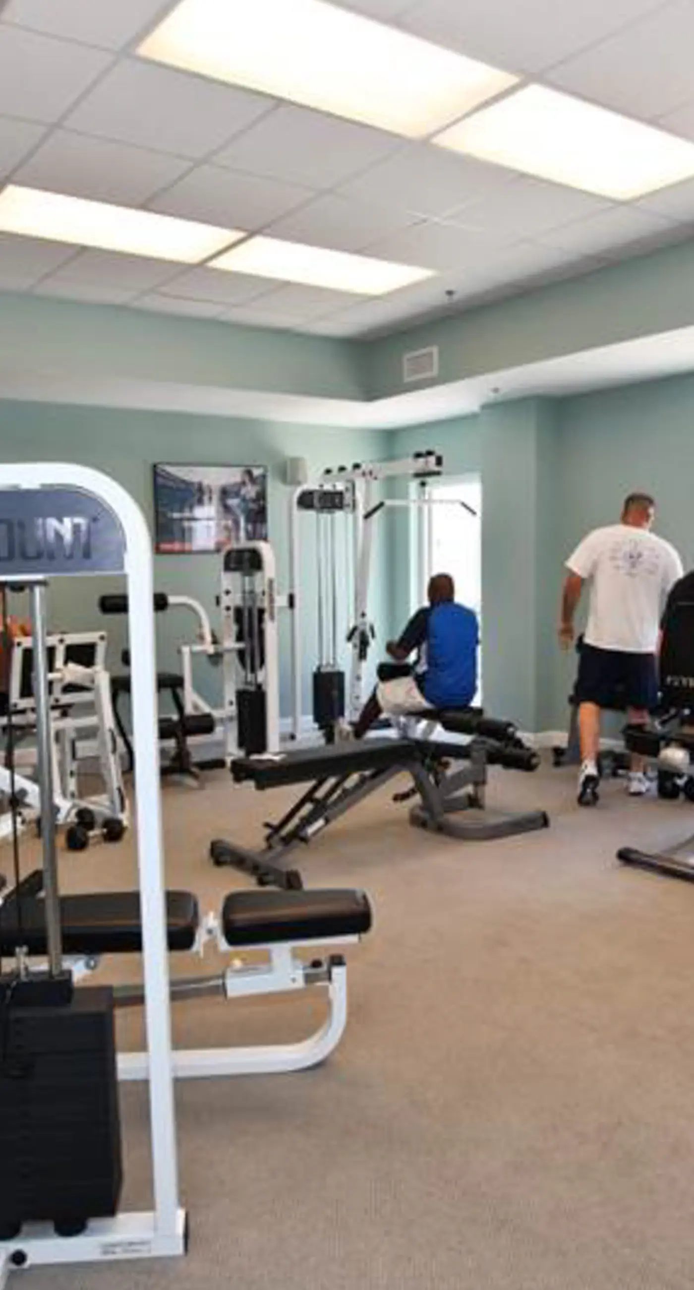 Cozy haven just steps from the beach with sundeck, pool & fitness facility