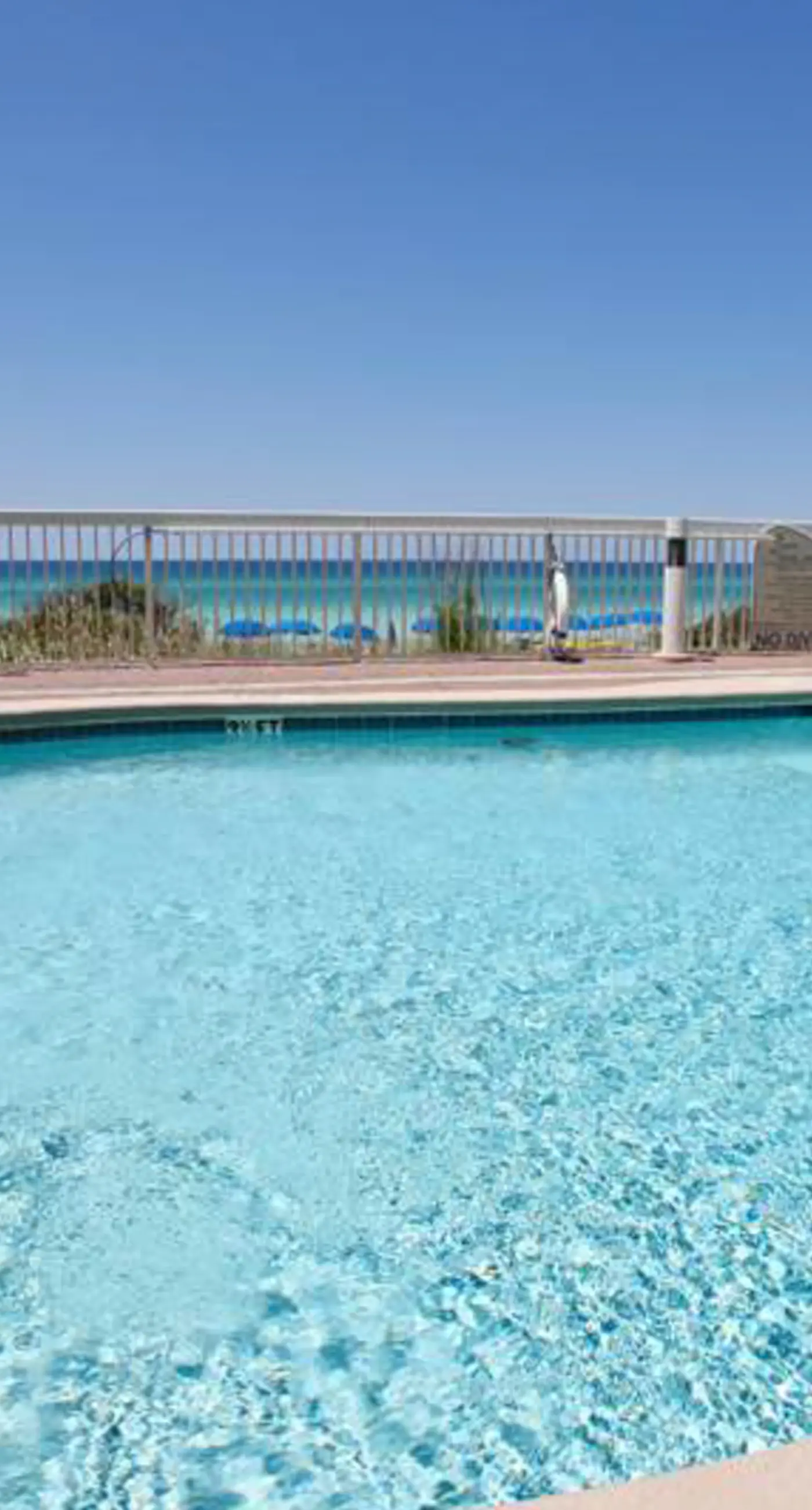 Cozy haven just steps from the beach with sundeck, pool & fitness facility