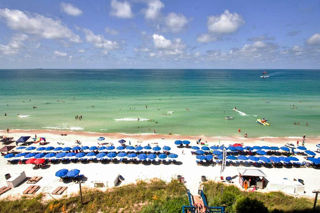 Gulf Front Family friendly getaway w/Beach Service