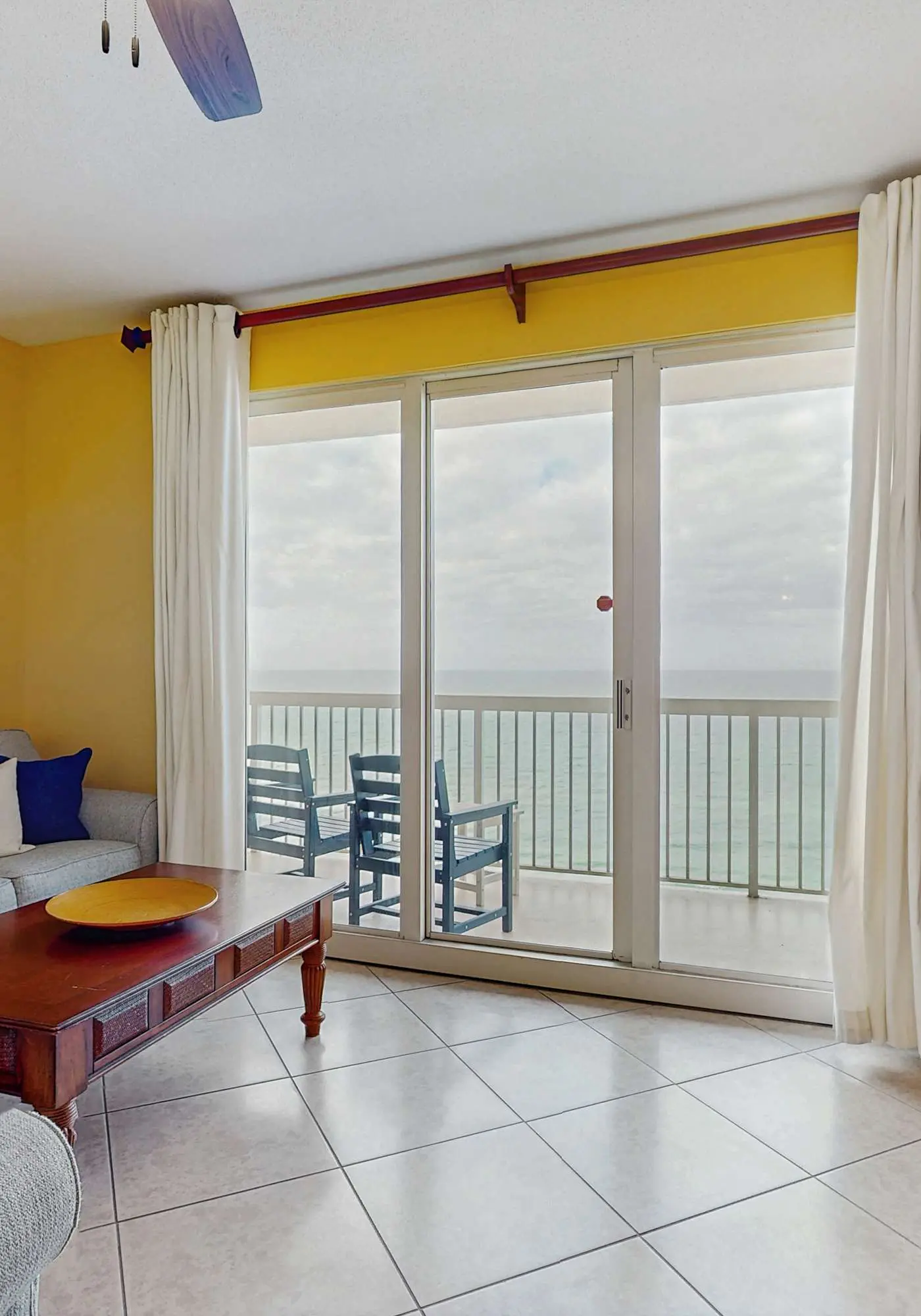 Gulf Front Family friendly getaway w/Beach Service