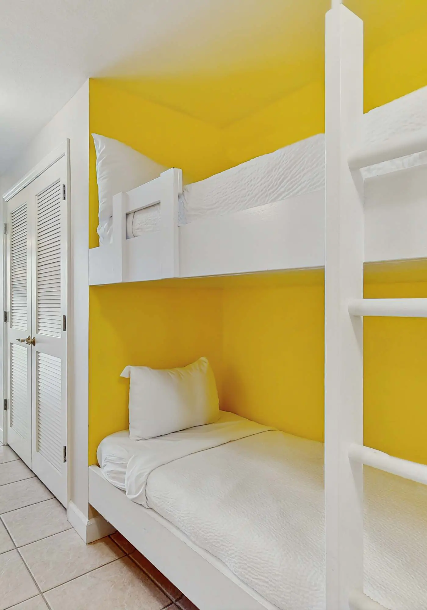 Gulf Front Family friendly getaway w/Beach Service