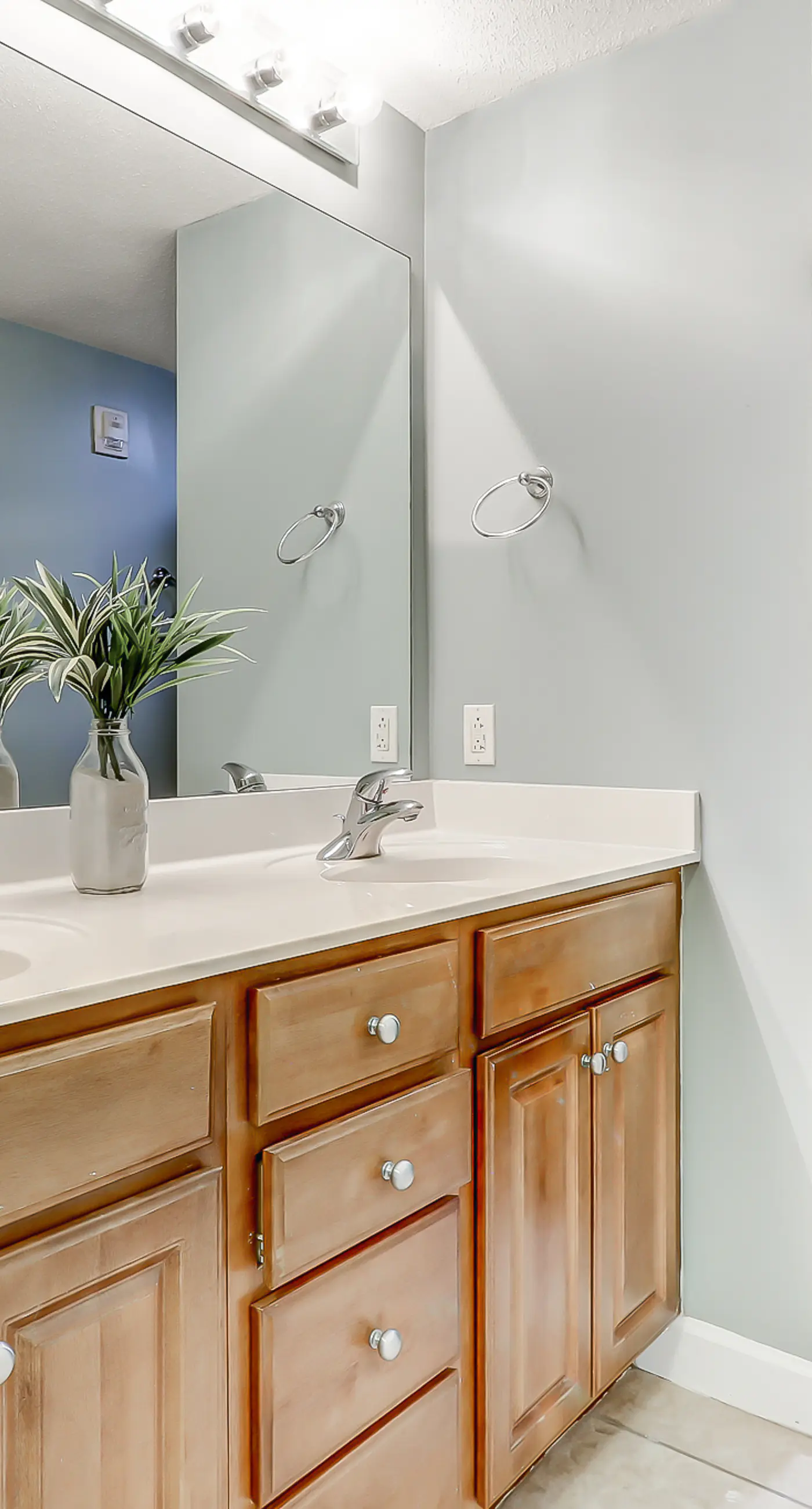 Dreamy retreat on the Gulf with pool, basketball court & beach access