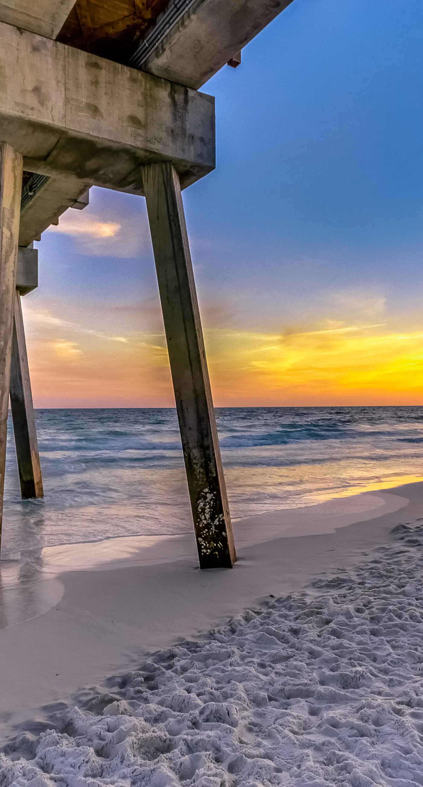 Dreamy retreat on the Gulf with pool, basketball court & beach access