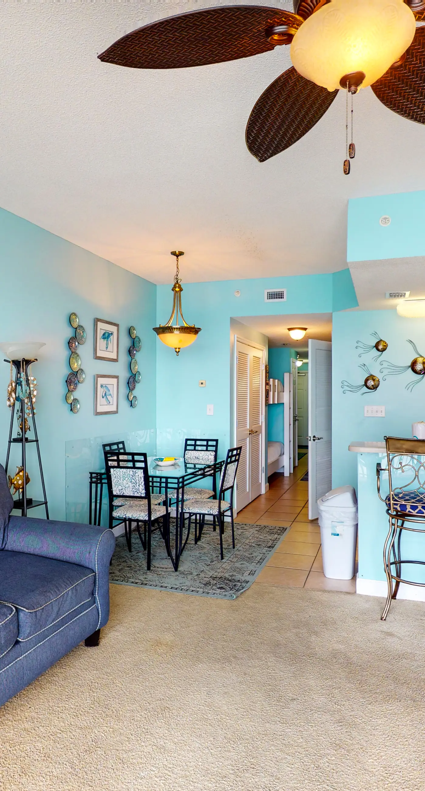 Spacious Gulf-front condo with beach access, pool & hot tub - great location