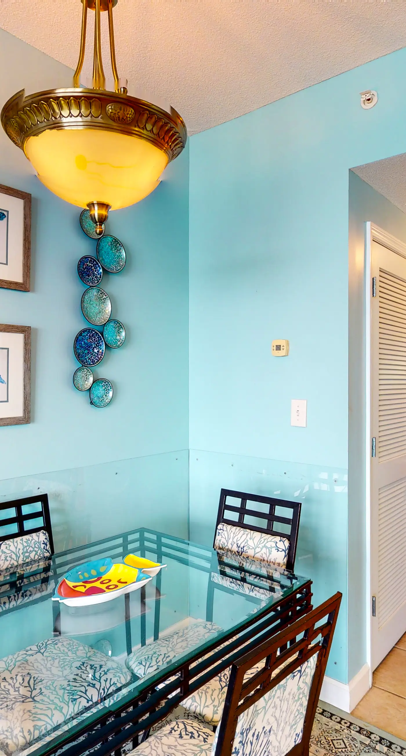 Spacious Gulf-front condo with beach access, pool & hot tub - great location