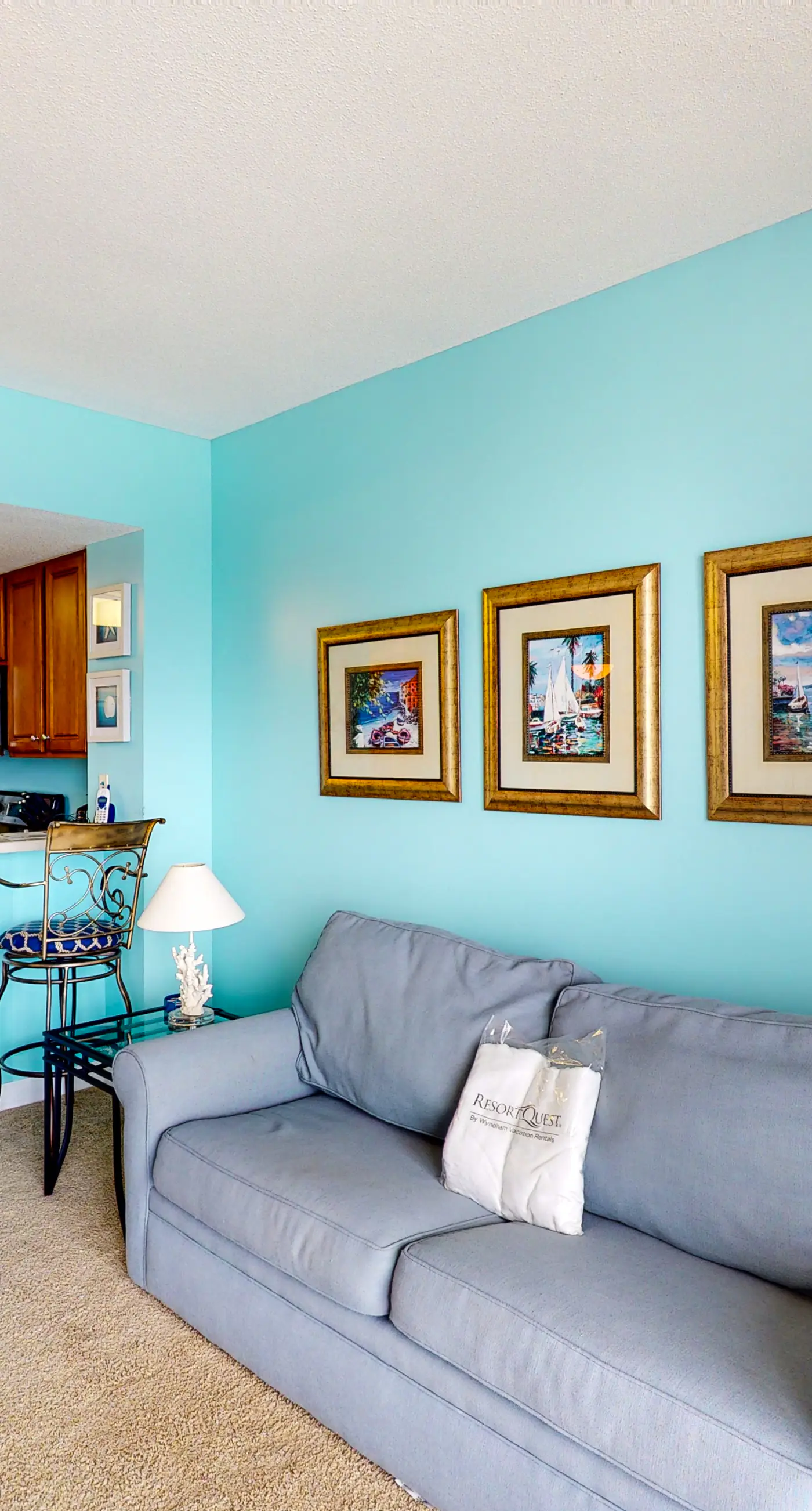 Spacious Gulf-front condo with beach access, pool & hot tub - great location