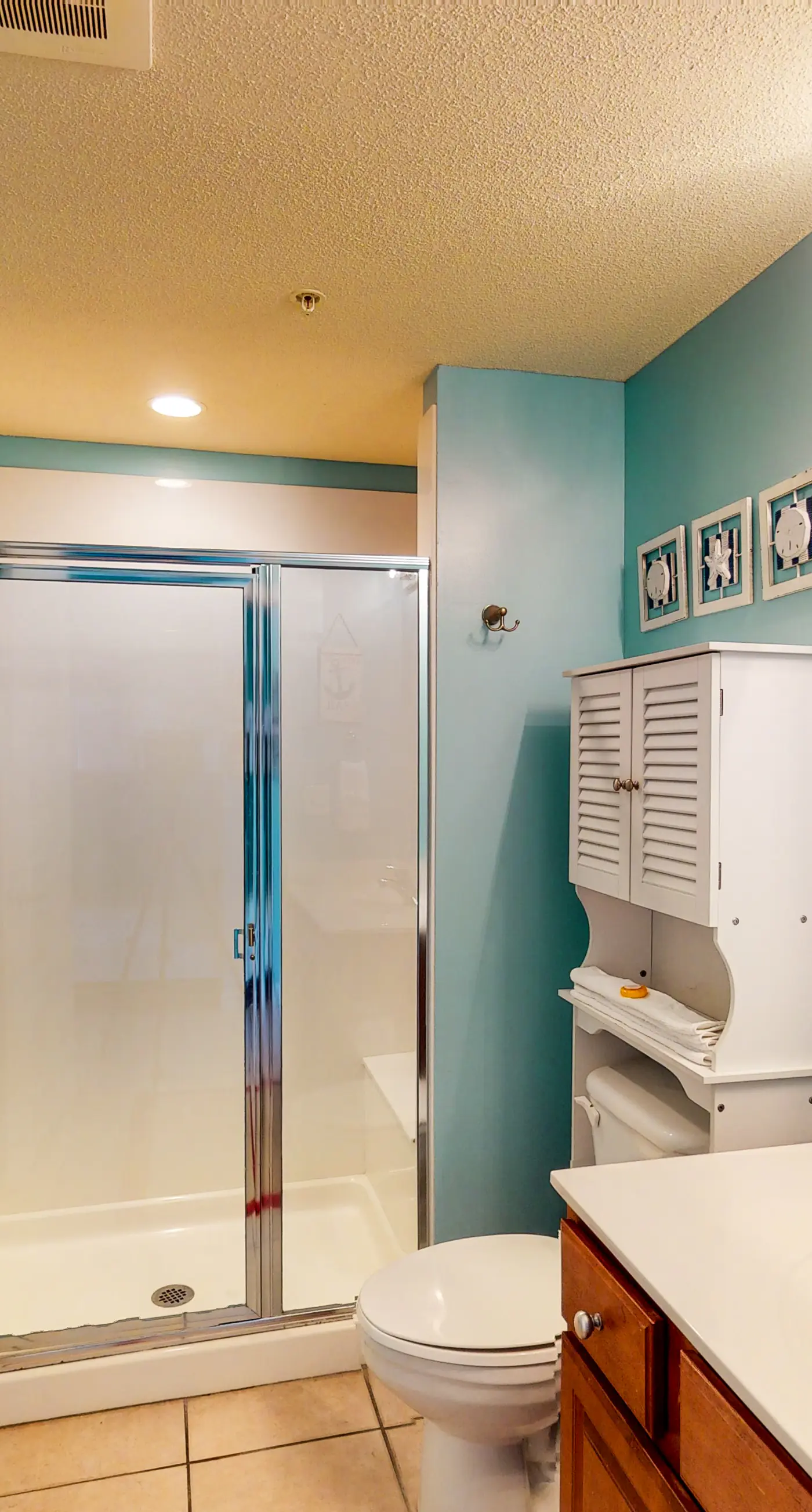 Spacious Gulf-front condo with beach access, pool & hot tub - great location