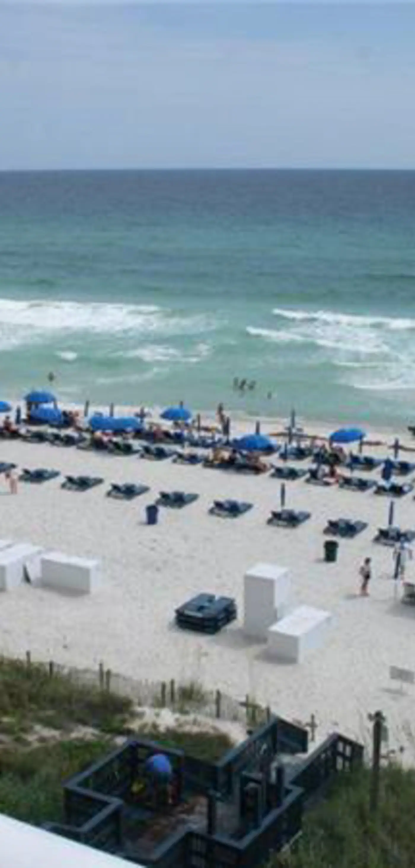 Spacious Gulf-front condo with beach access, pool & hot tub - great location