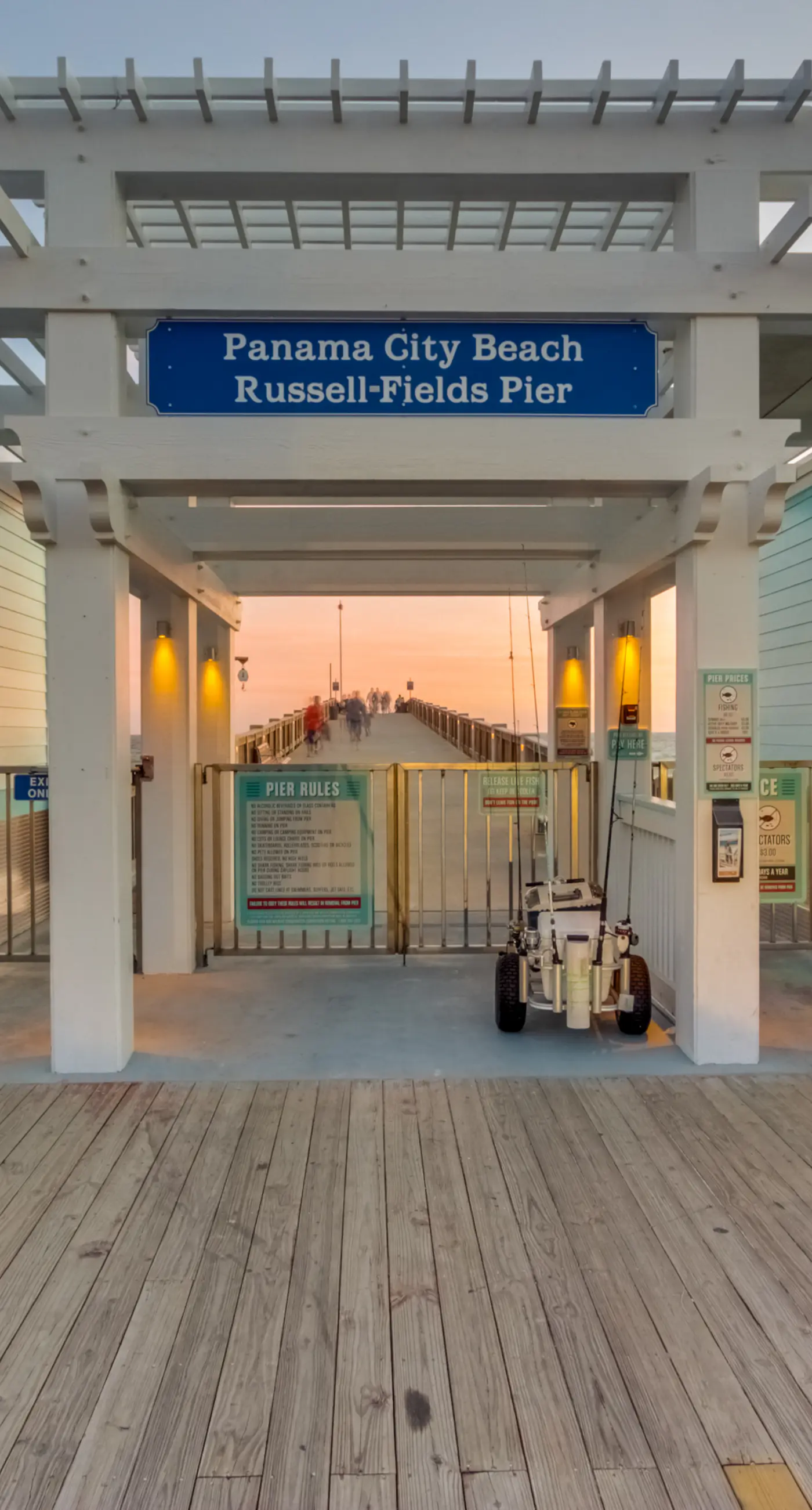 Spacious Gulf-front condo with beach access, pool & hot tub - great location